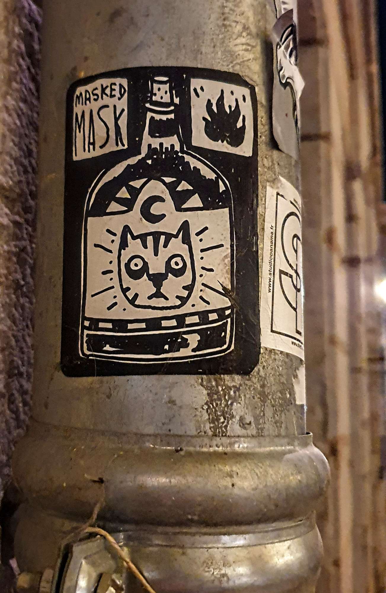 
								Street-art graffiti fresque 
								MaskedMask 
									22 Rue Ren&eacute; Leynaud
									69001
									Lyon
									France 
									Pat Finder
								Street-Art-Safari.com
								