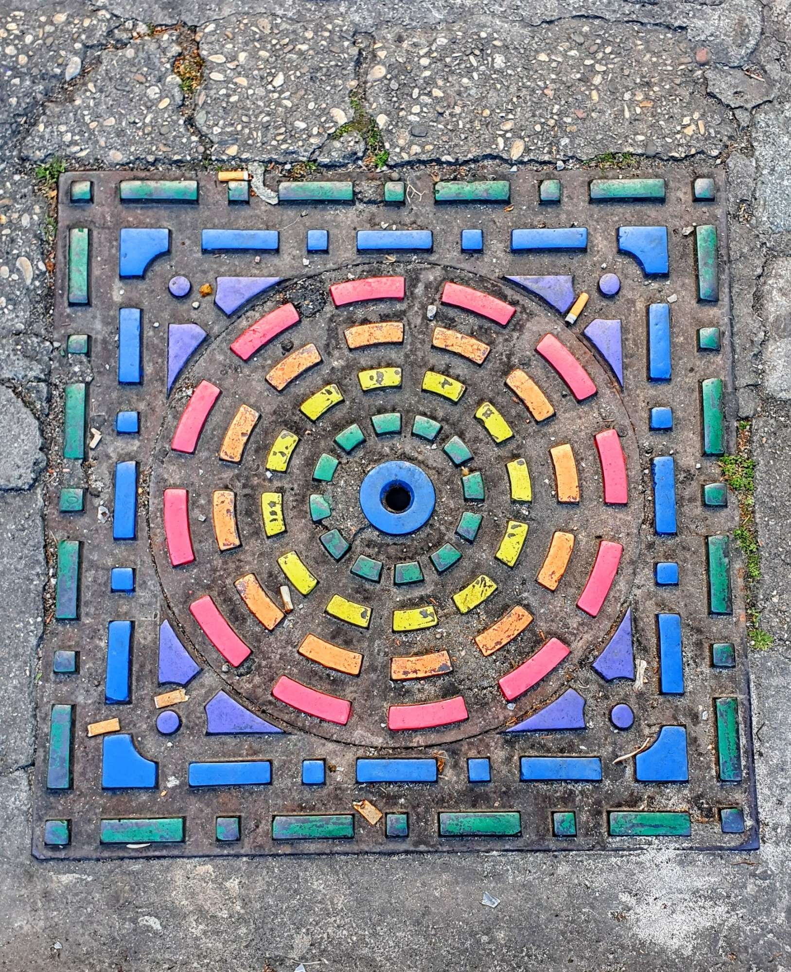 
								Street-art graffiti fresque 
								Les Trottoirs 
									5006 Quai Romain Rolland
									69005
									Lyon
									France 
									Pat Finder
								Street-Art-Safari.com
								