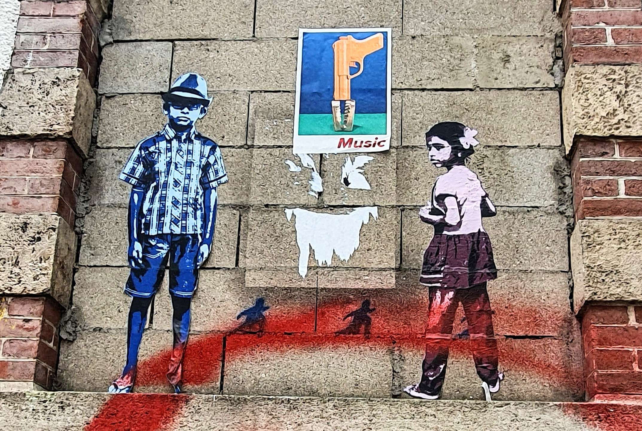 
								Street-art graffiti fresque 
								 
									1 Rue Florian
									75020
									Paris
									France 
									Pat Finder
								Street-Art-Safari.com
								