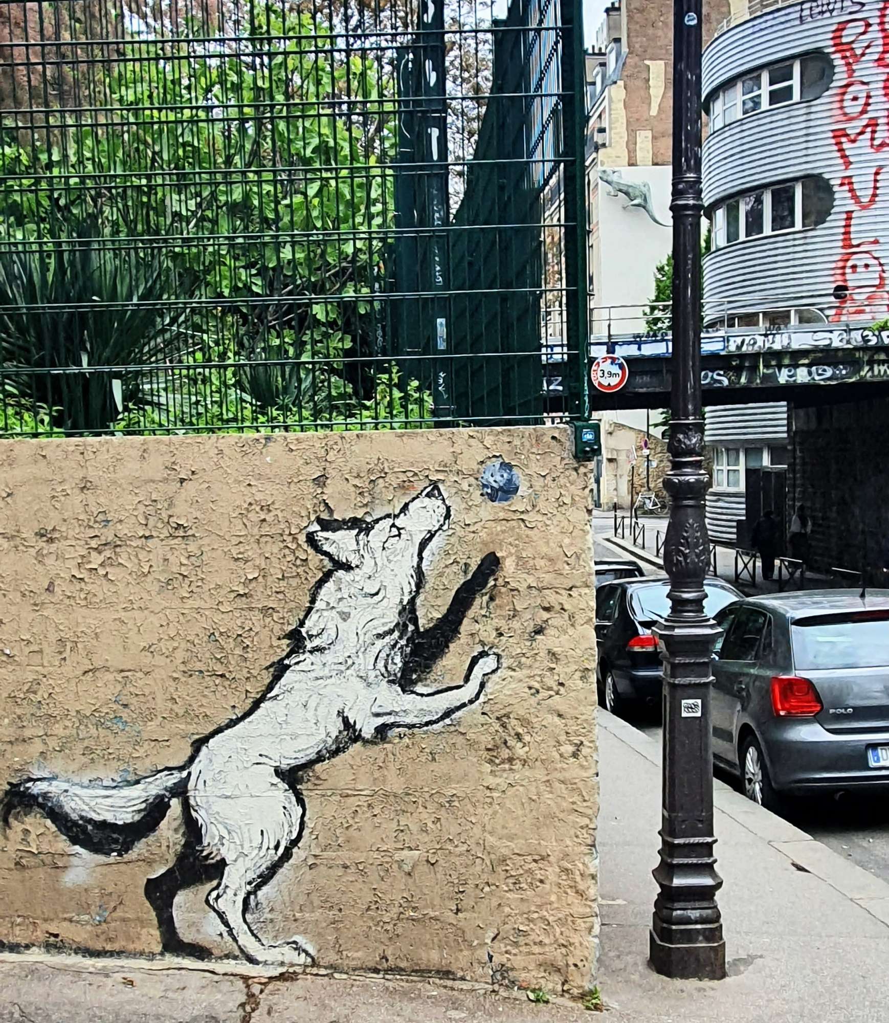 
								Street-art graffiti fresque 
								LoupYestTu 
									35 Rue Vitruve
									75020
									Paris
									France 
									Pat Finder
								Street-Art-Safari.com
								