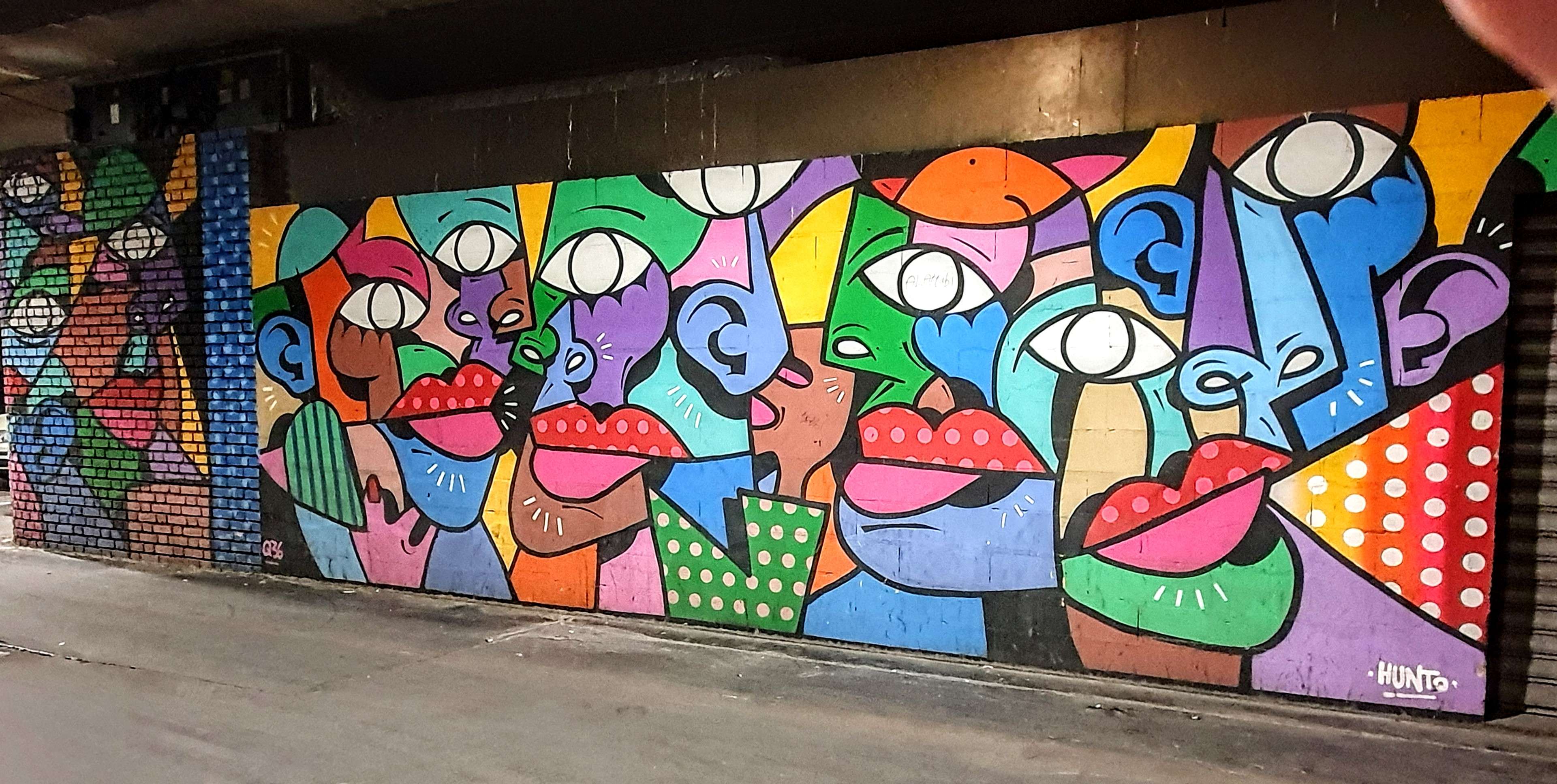 
								Street-art graffiti fresque 
								Renato Hunto 
									88 All&eacute;e de Bercy
									75012
									Paris
									France 
									Pat Finder
								Street-Art-Safari.com
								