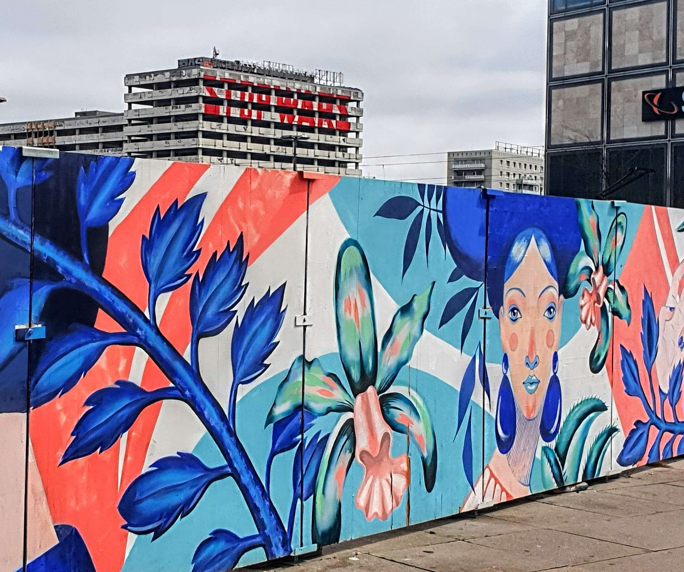 
								Street-art graffiti fresque 
								 
									8 Alexanderplatz
									10178
									Berlin
									Germany 
									Pat Finder
								Street-Art-Safari.com
								