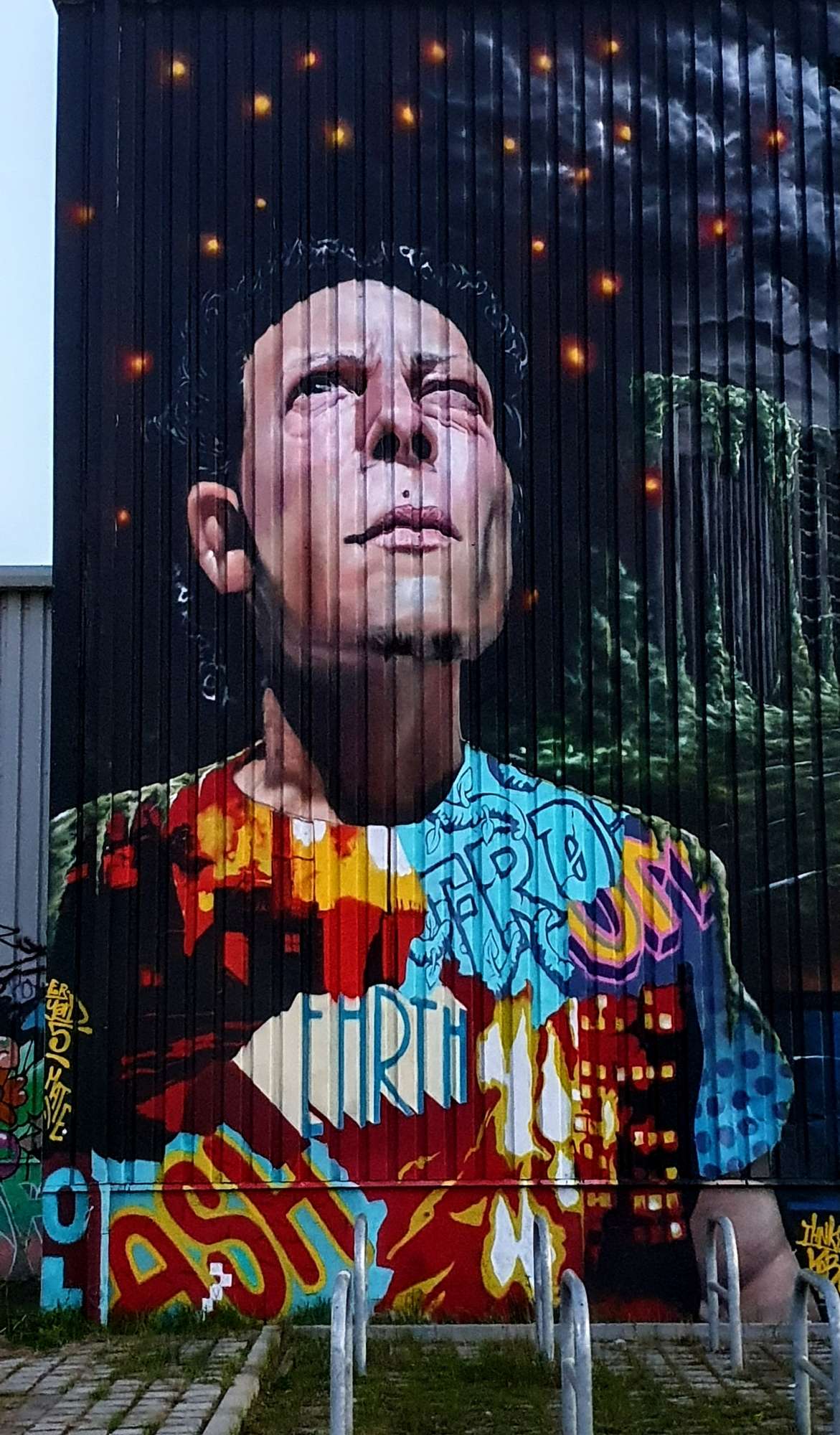 
								Street-art graffiti fresque 
								 
									99 Revaler Stra&szlig;e
									10245
									Berlin
									Germany 
									Pat Finder
								Street-Art-Safari.com
								