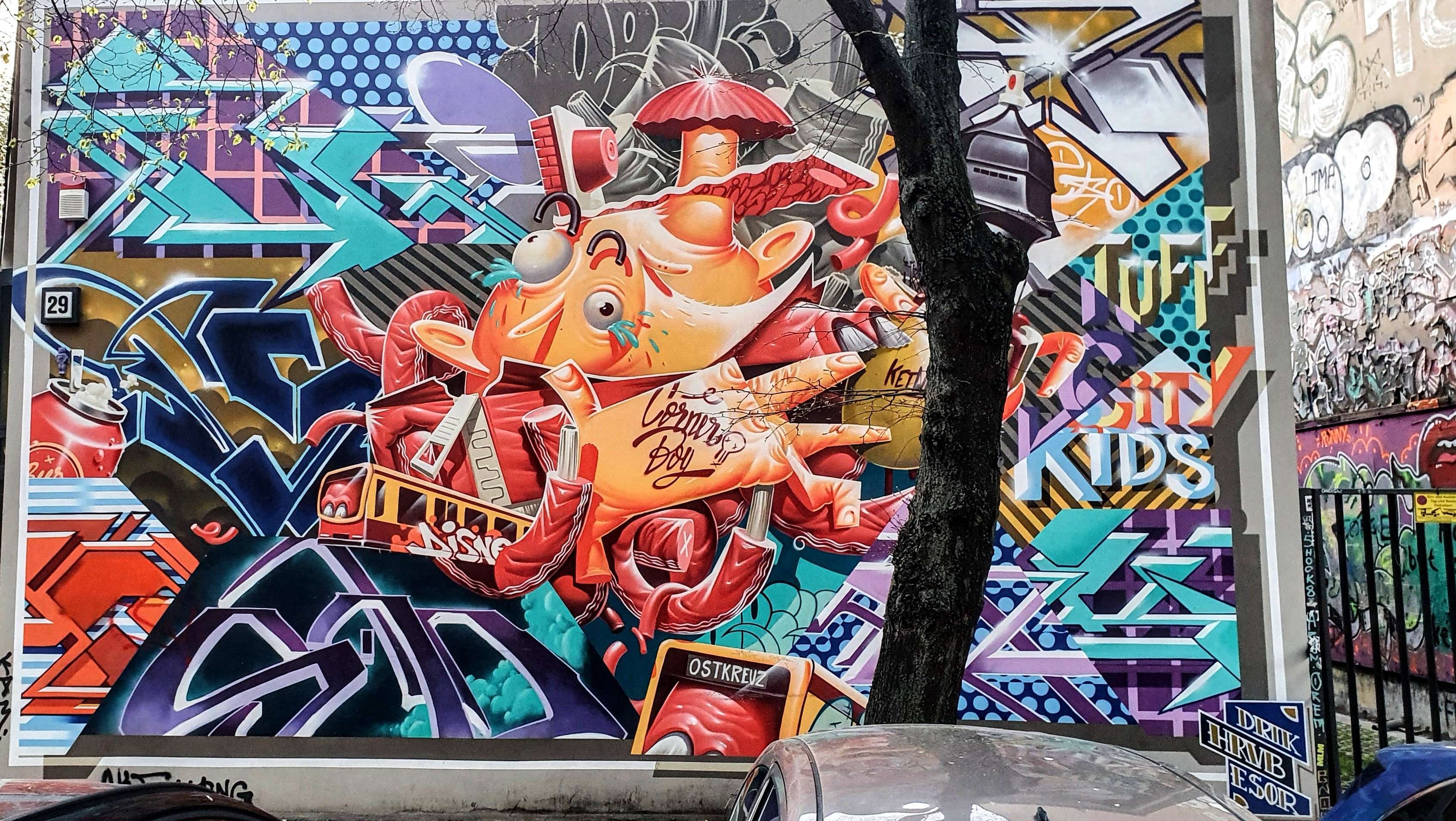 
								Street-art graffiti fresque 
								 
									8 Gryphiusstra&szlig;e
									10245
									Berlin
									Germany 
									Pat Finder
								Street-Art-Safari.com
								