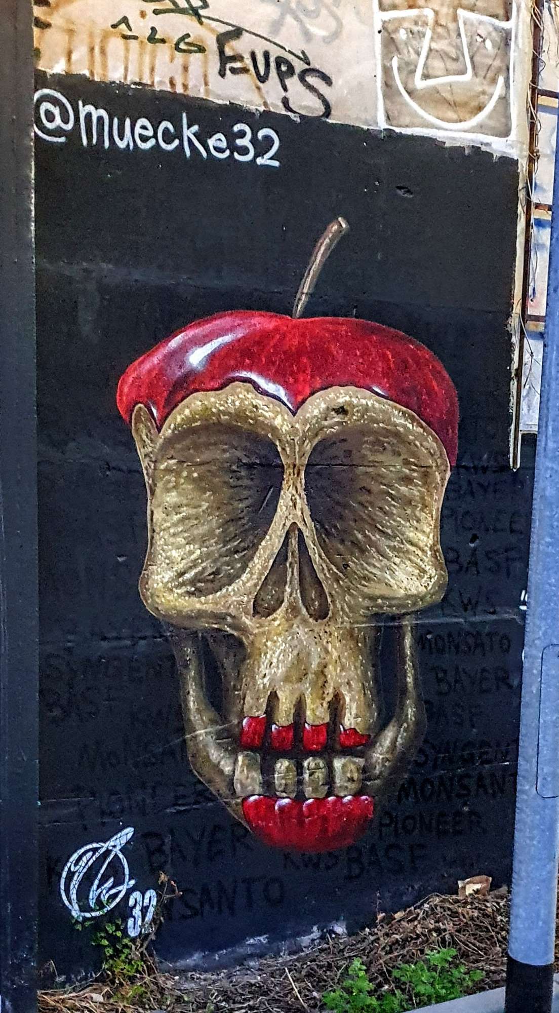 
								Street-art graffiti fresque 
								M&uuml;ecke 
									99 Revaler Stra&szlig;e
									10245
									Berlin
									Germany 
									Pat Finder
								Street-Art-Safari.com
								