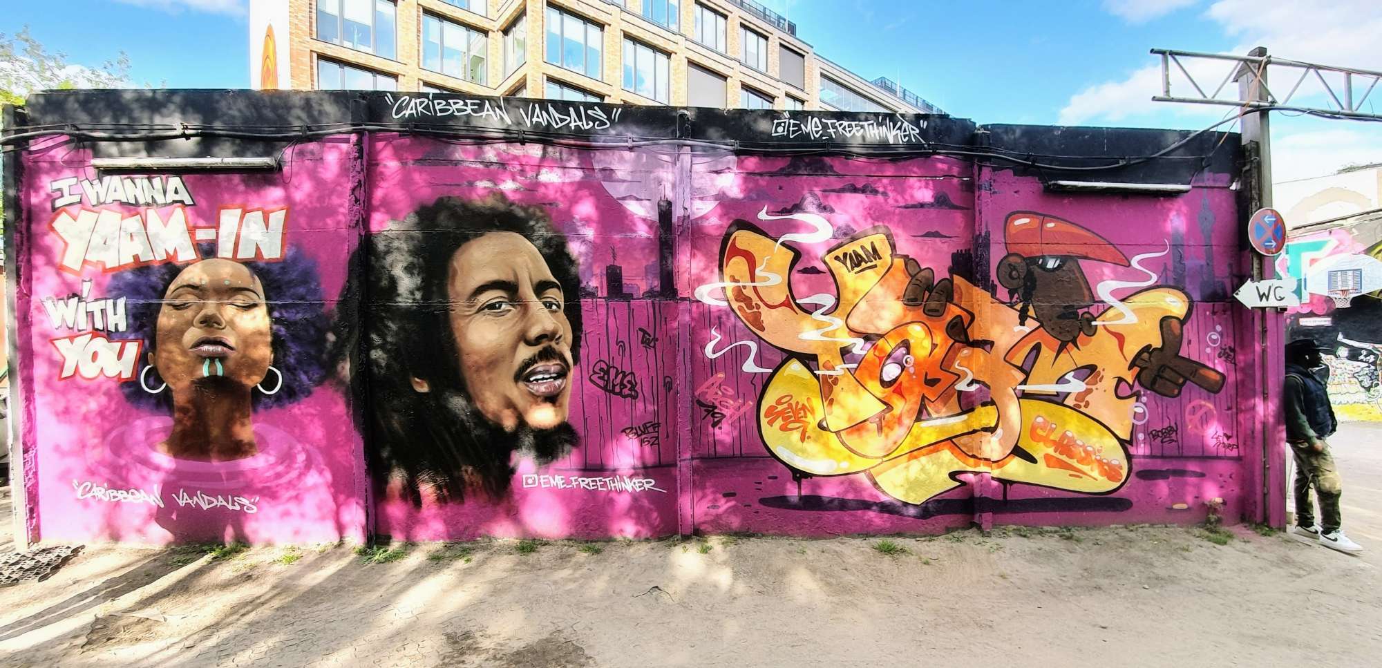 
								Street-art graffiti fresque 
								 
									34 Stralauer Allee
									10245
									Berlin
									Germany 
									Pat Finder
								Street-Art-Safari.com
								