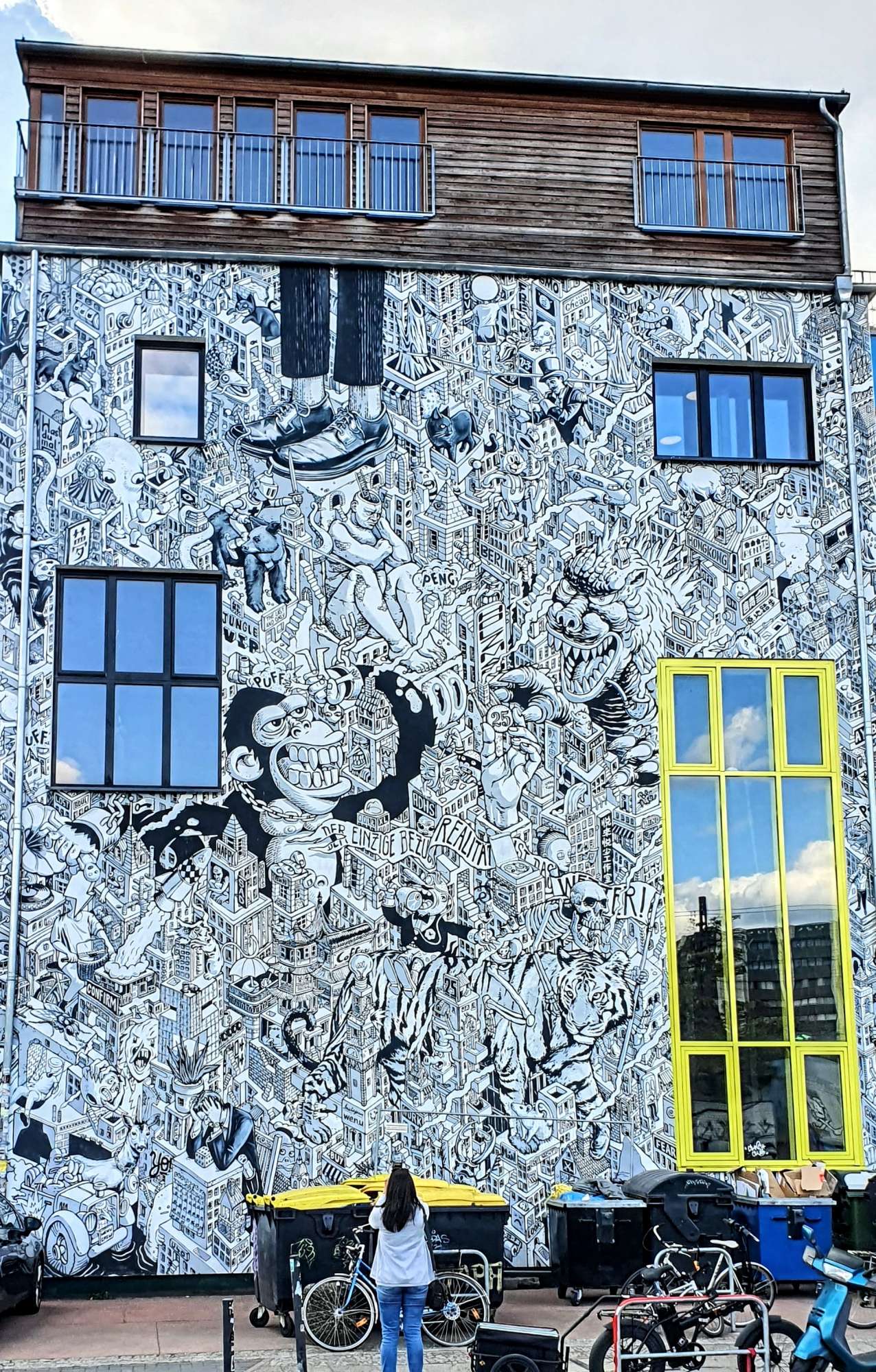 
								Street-art graffiti fresque 
								 
									25 Holzmarktstra&szlig;e
									10243
									Berlin
									Germany 
									Pat Finder
								Street-Art-Safari.com
								