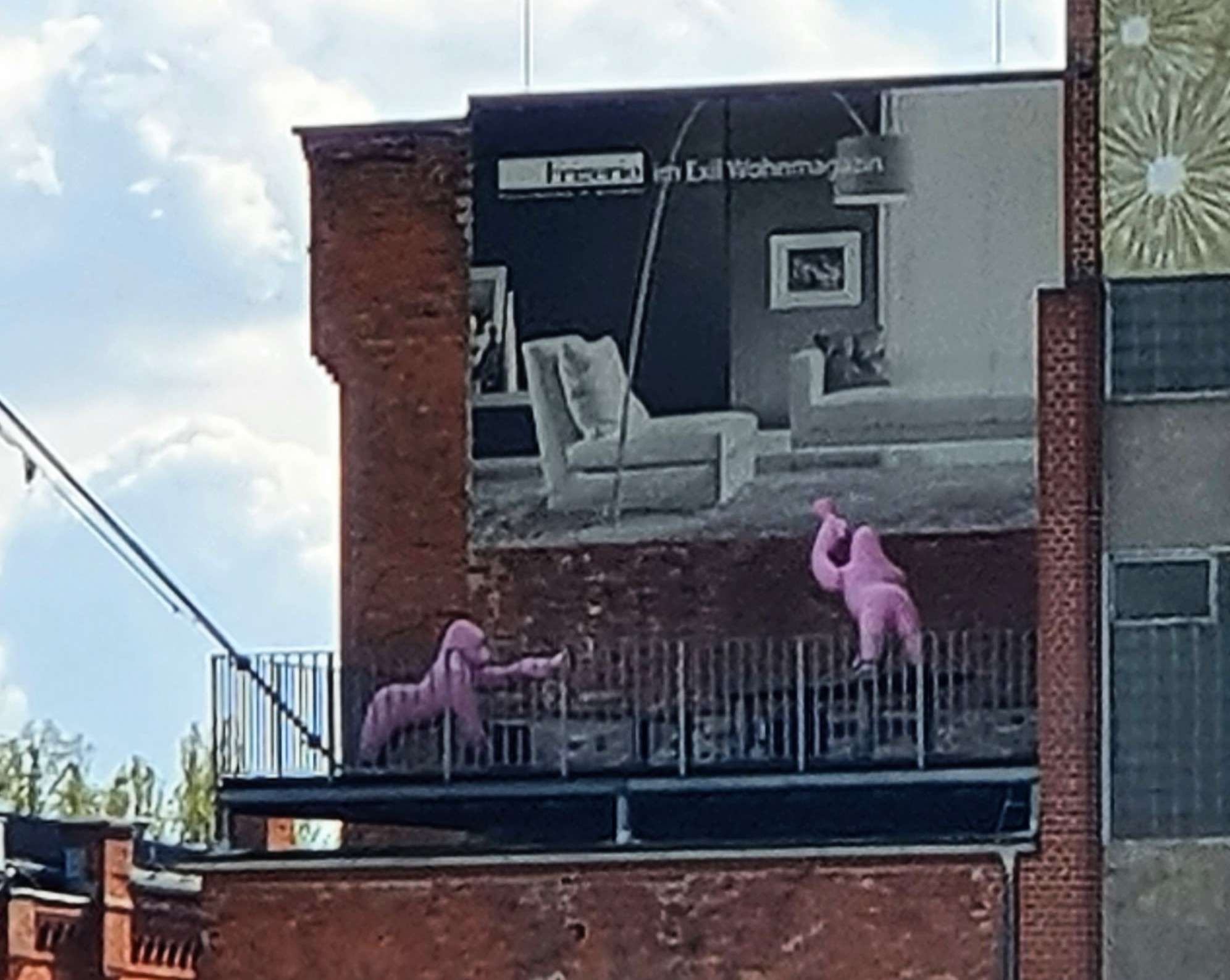 
								Street-art graffiti fresque 
								 
									39 Stralauer Platz
									10243
									Berlin
									Germany 
									Pat Finder
								Street-Art-Safari.com
								