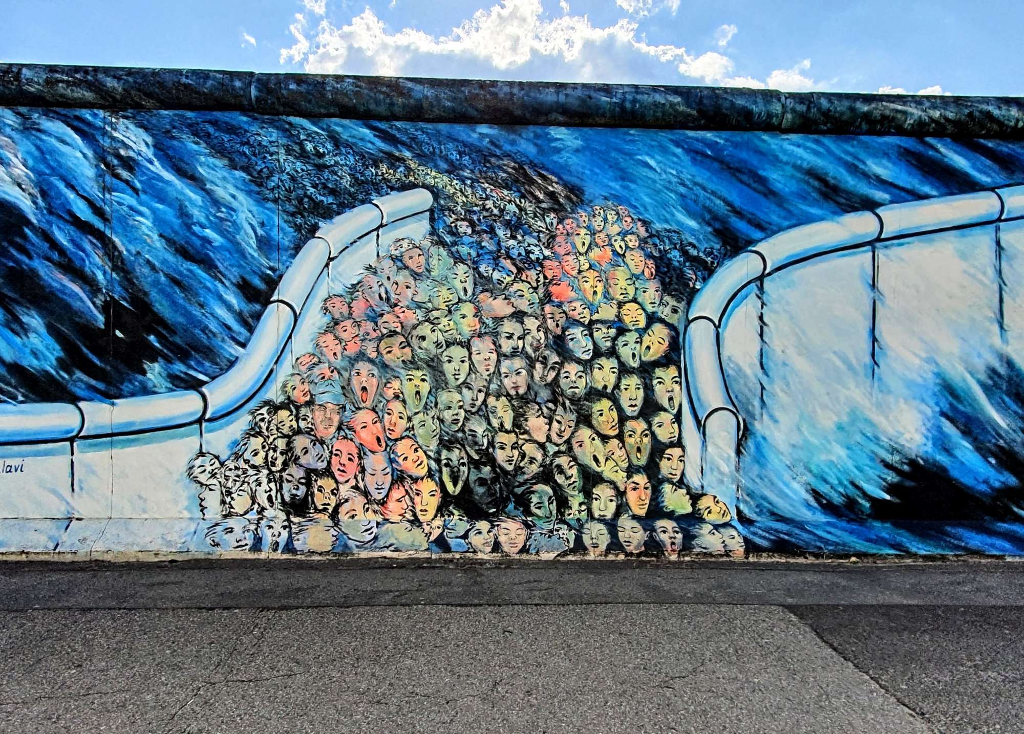 
								Street-art graffiti fresque 
								 
									39 M&uuml;hlenstra&szlig;e
									10243
									Berlin
									Germany 
									Pat Finder
								Street-Art-Safari.com
								