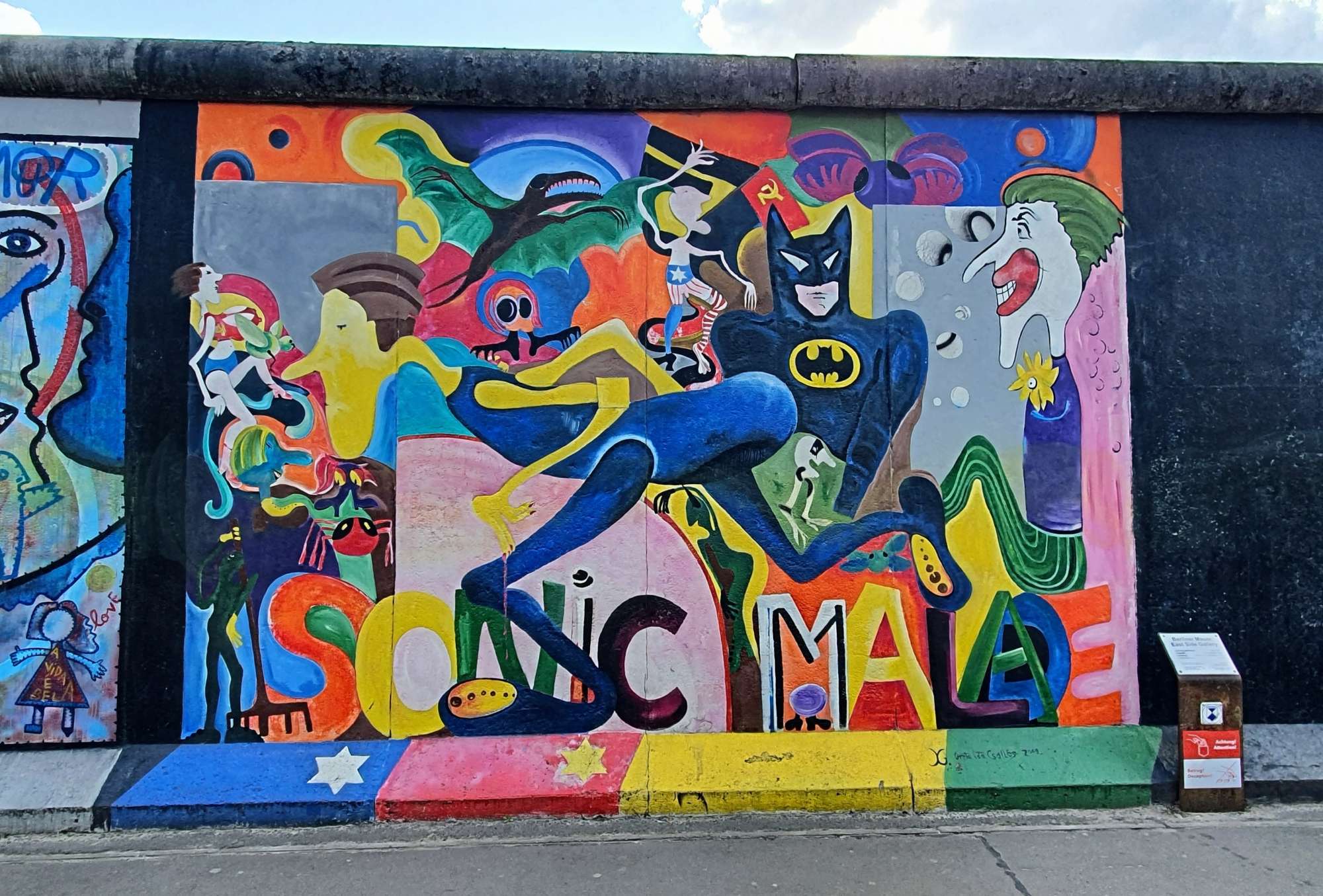 
								Street-art graffiti fresque 
								 
									18 M&uuml;hlenstra&szlig;e
									10243
									Berlin
									Germany 
									Pat Finder
								Street-Art-Safari.com
								