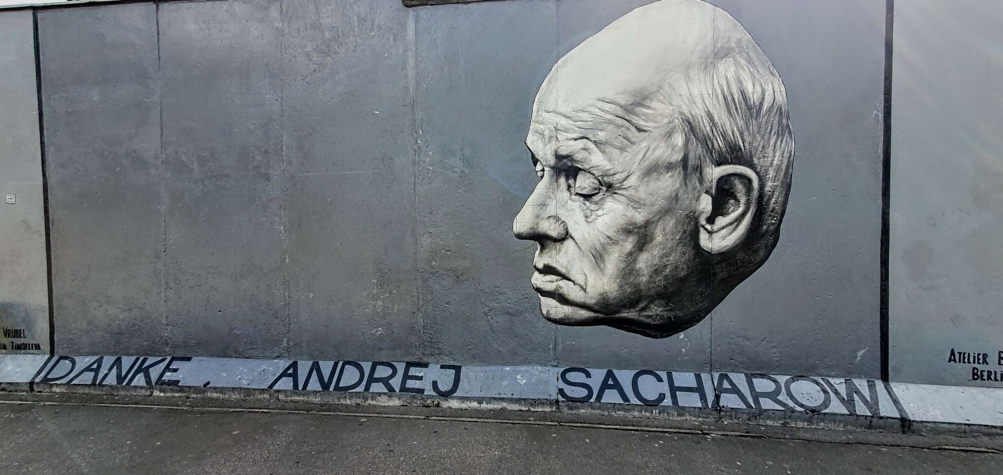 
								Street-art graffiti fresque 
								 
									70 M&uuml;hlenstra&szlig;e
									10243
									Berlin
									Germany 
									Pat Finder
								Street-Art-Safari.com
								