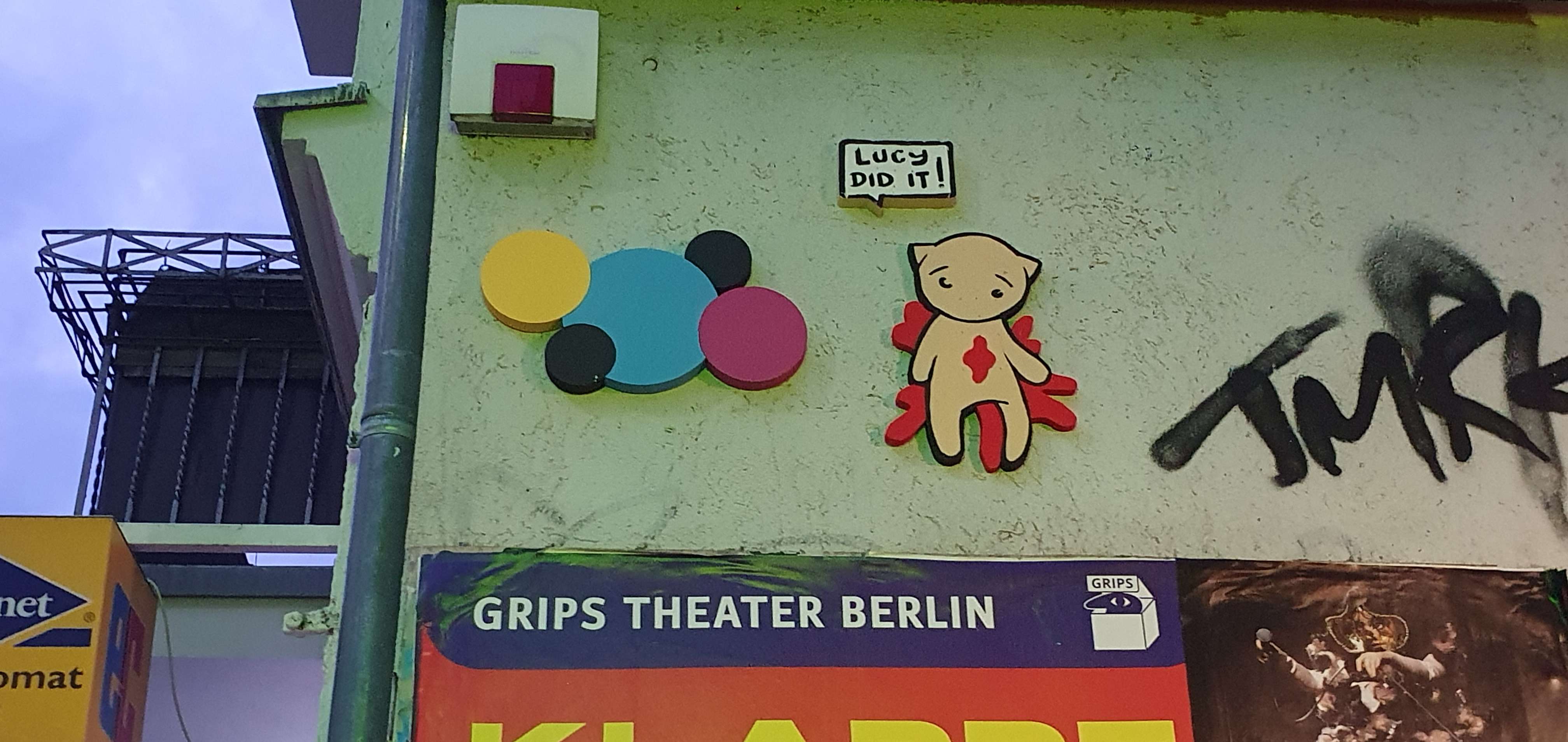 
								Street-art graffiti fresque 
								 
									64 Warschauer Stra&szlig;e
									10243
									Berlin
									Germany 
									Pat Finder
								Street-Art-Safari.com
								