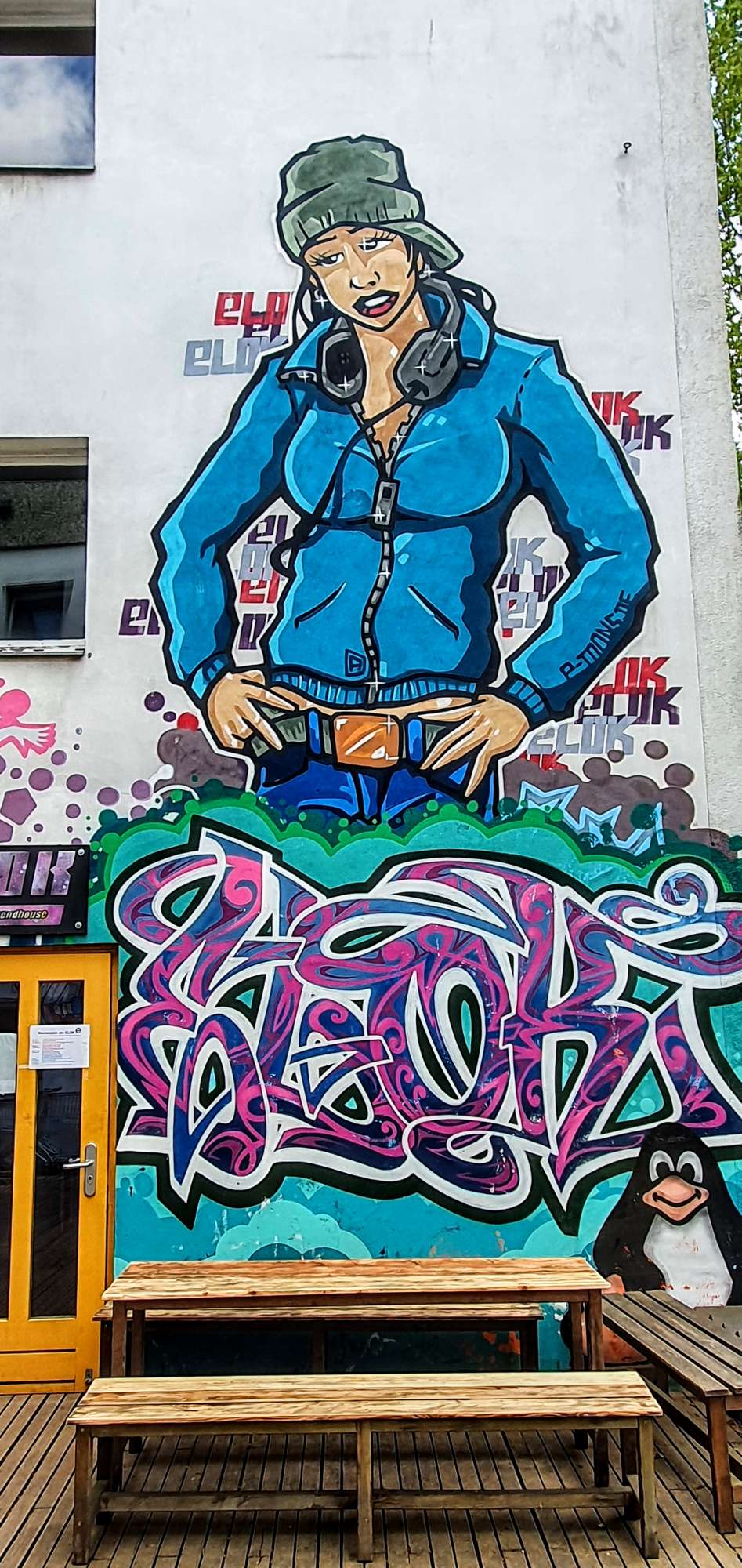 
								Street-art graffiti fresque 
								 
									6 Laskerstra&szlig;e
									10245
									Berlin
									Germany 
									Pat Finder
								Street-Art-Safari.com
								