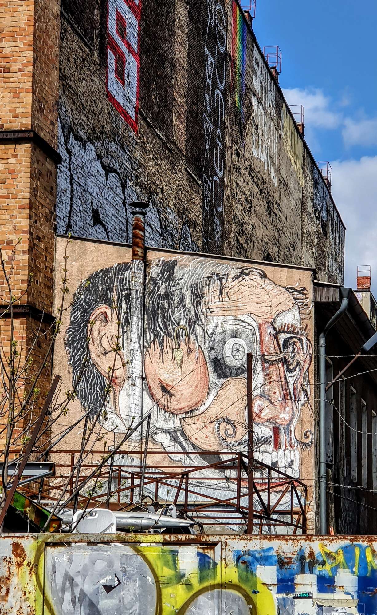 
								Street-art graffiti fresque 
								 
									69 Alt-Stralau
									10245
									Berlin
									Germany 
									Pat Finder
								Street-Art-Safari.com
								