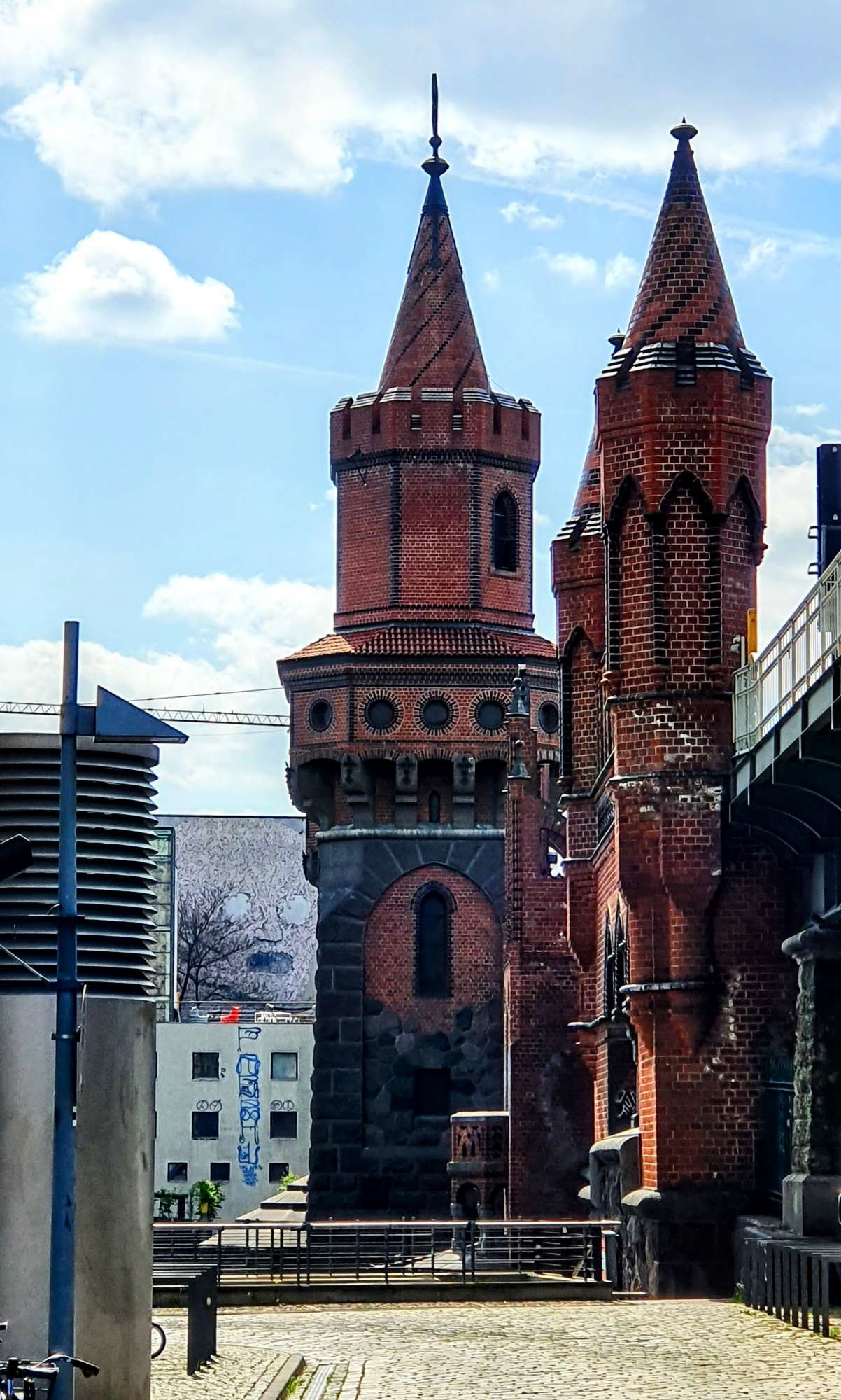 
								Street-art graffiti fresque 
								 
									1 Stralauer Allee
									10245
									Berlin
									Germany 
									Pat Finder
								Street-Art-Safari.com
								