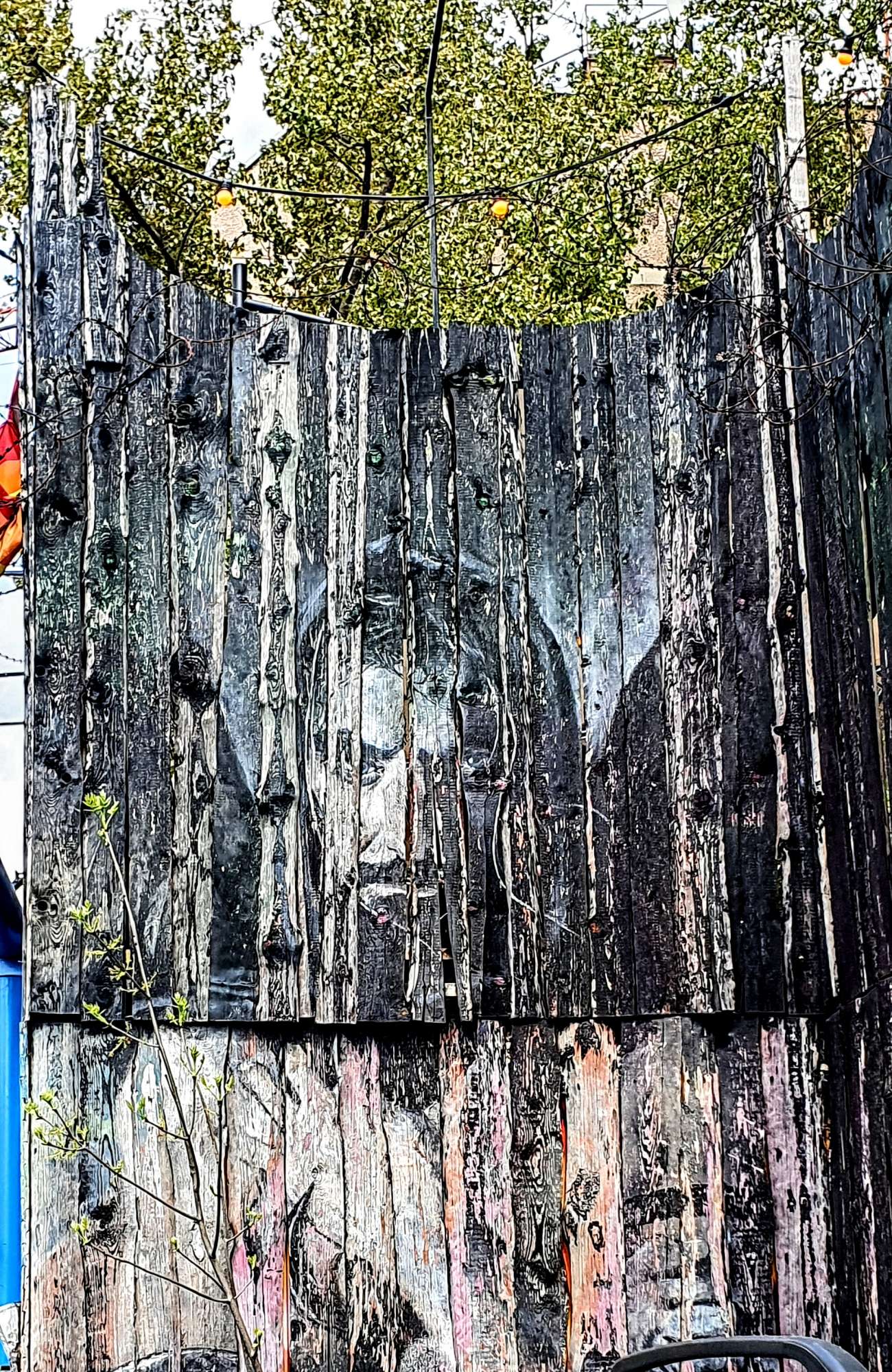 
								Street-art graffiti fresque 
								 
									1 Markgrafendamm
									10245
									Berlin
									Germany 
									Pat Finder
								Street-Art-Safari.com
								