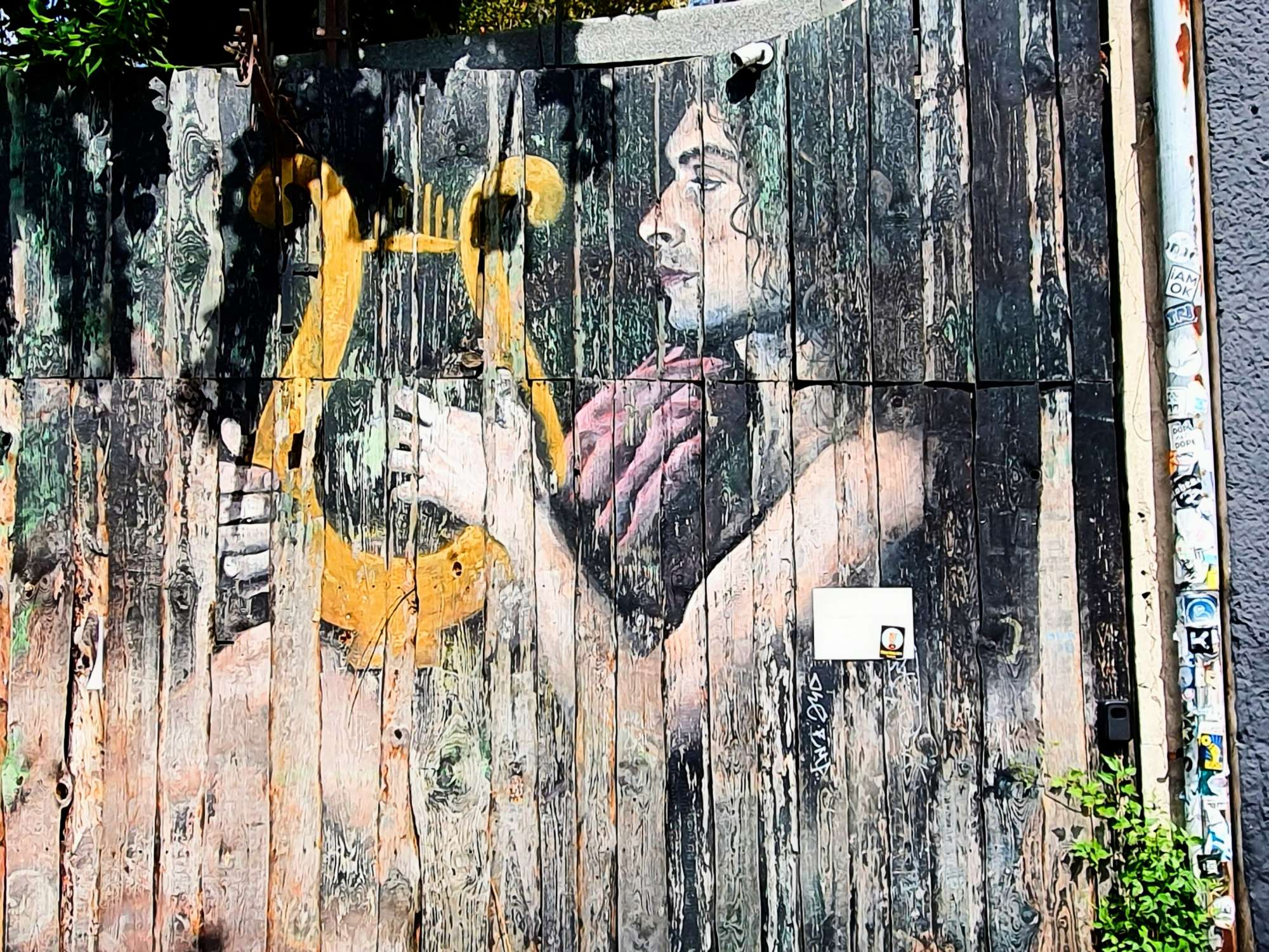 
								Street-art graffiti fresque 
								 
									15 Stralauer Allee
									10245
									Berlin
									Germany 
									Pat Finder
								Street-Art-Safari.com
								