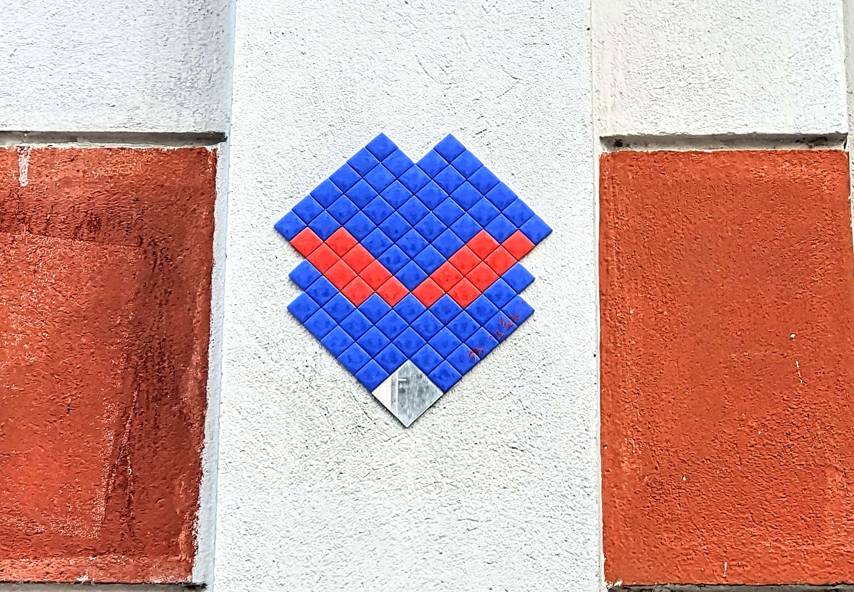 
								Street-art graffiti fresque 
								 
									39 Manteuffelstra&szlig;e
									10997
									Berlin
									Germany 
									Pat Finder
								Street-Art-Safari.com
								