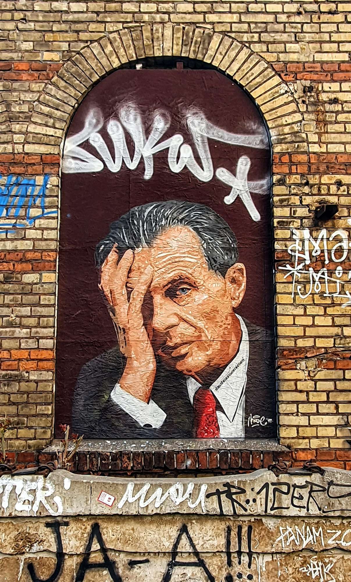 
								Street-art graffiti fresque 
								 
									18-20 K&ouml;penicker Stra&szlig;e
									10997
									Berlin
									Germany 
									Pat Finder
								Street-Art-Safari.com
								