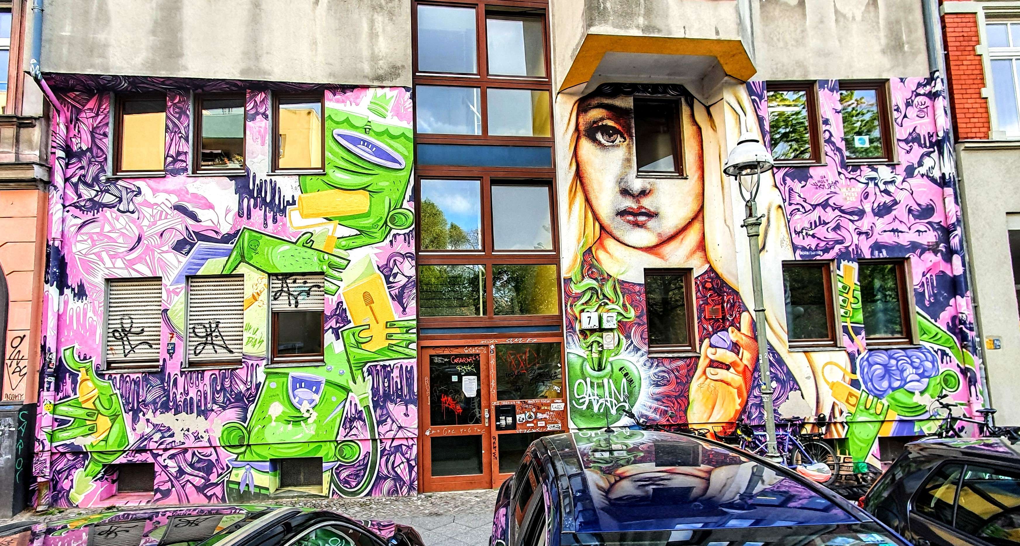 
								Street-art graffiti fresque 
								 
									7 Wrangelstra&szlig;e
									10997
									Berlin
									Germany 
									Pat Finder
								Street-Art-Safari.com
								