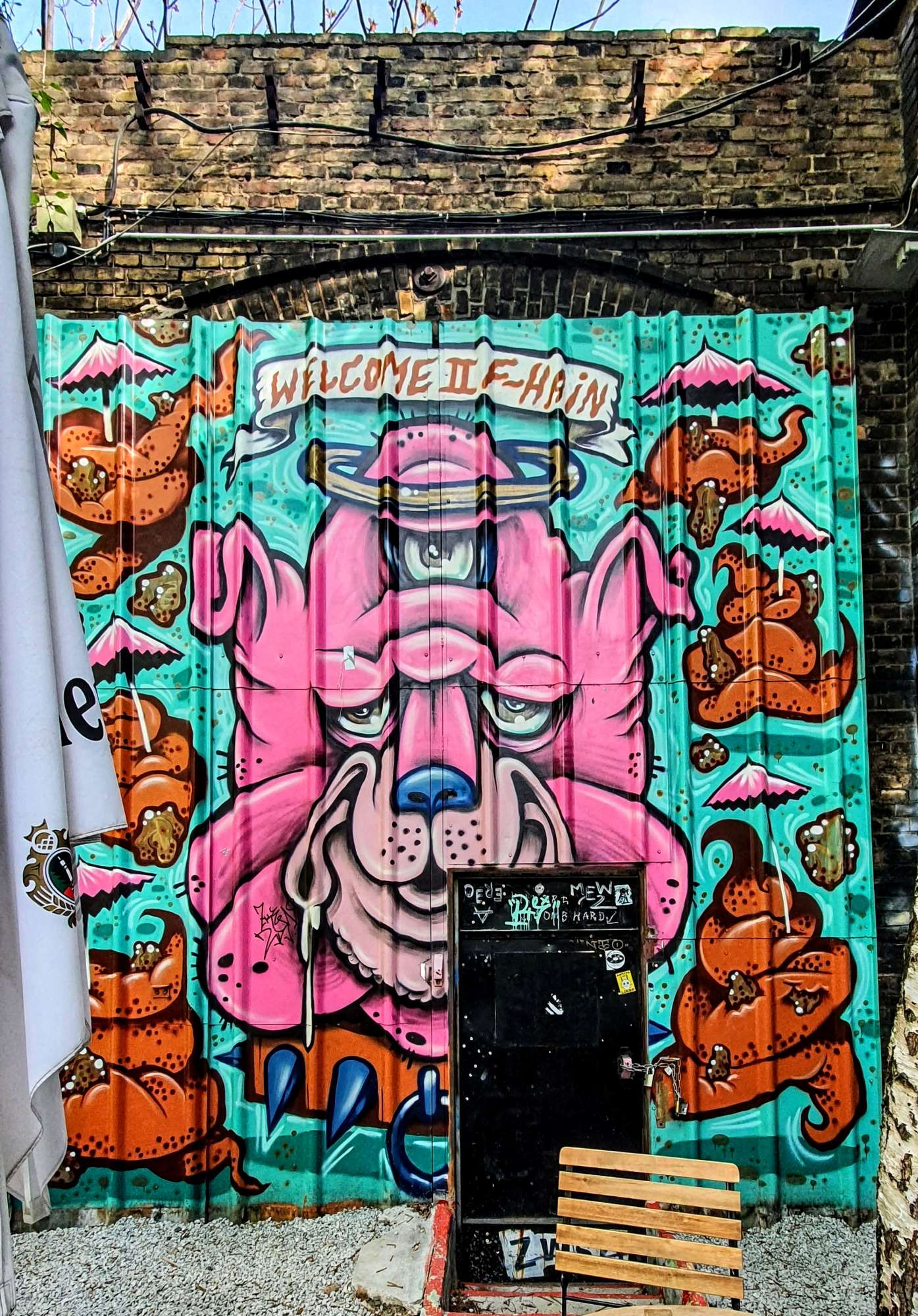 
								Street-art graffiti fresque 
								 
									99 Revaler Stra&szlig;e
									10245
									Berlin
									Germany 
									Pat Finder
								Street-Art-Safari.com
								