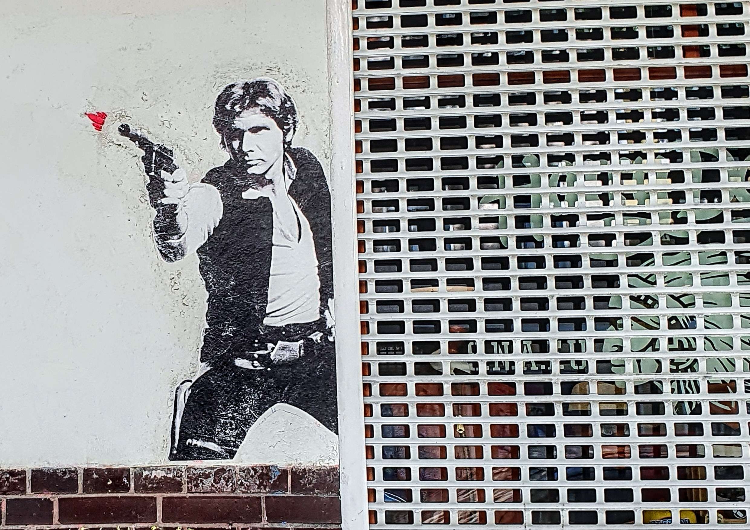 
								Street-art graffiti fresque 
								 
									11 Simplonstra&szlig;e
									10245
									Berlin
									Germany 
									Pat Finder
								Street-Art-Safari.com
								