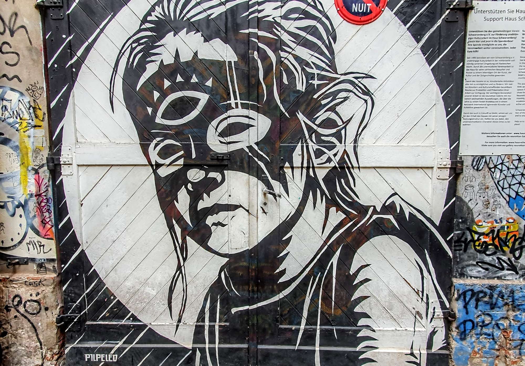 
								Street-art graffiti fresque 
								Pilpeled 
									39 Rosenthaler Stra&szlig;e
									10178
									Berlin
									Germany 
									Pat Finder
								Street-Art-Safari.com
								