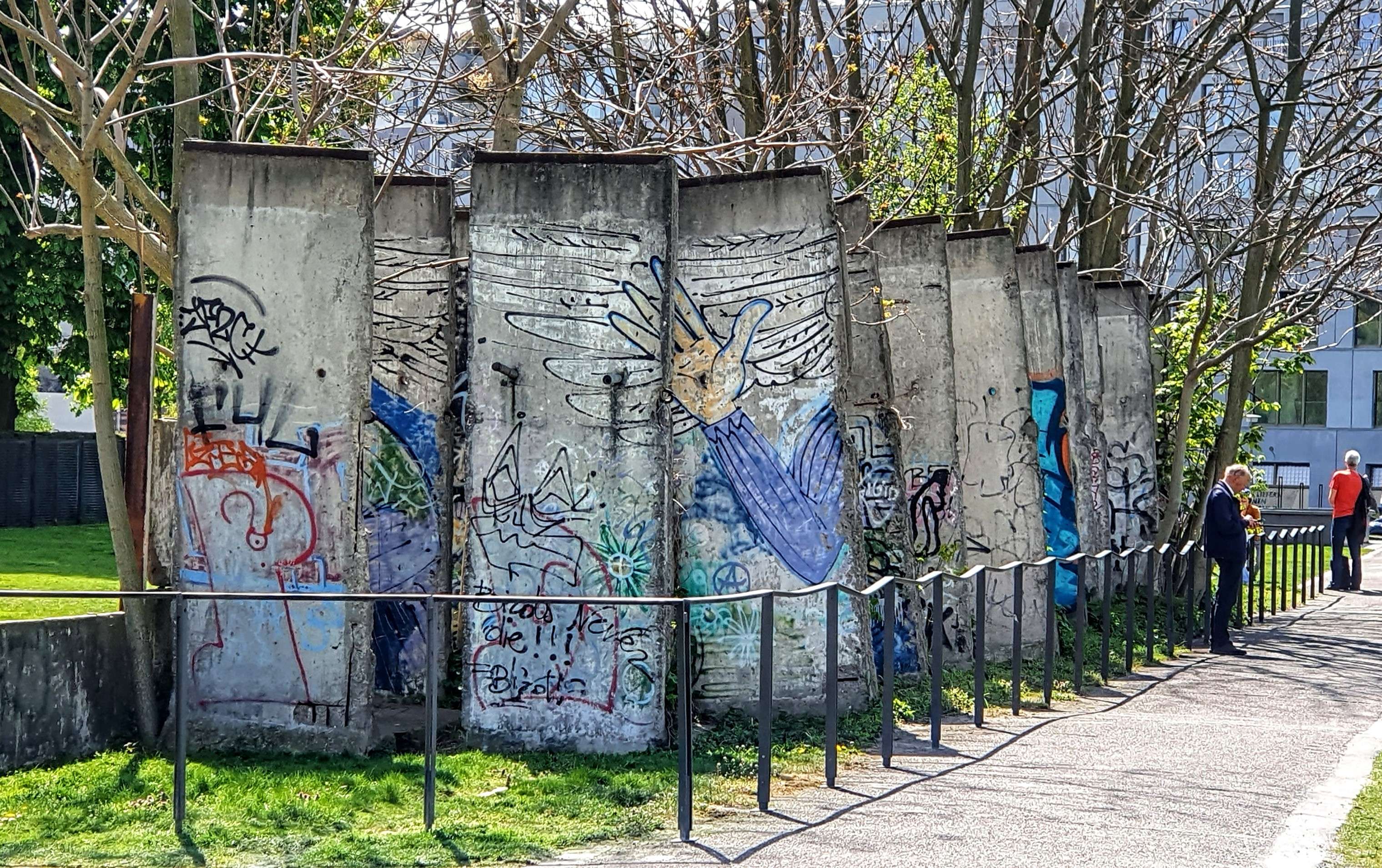 
								Street-art graffiti fresque 
								 
									114 Bernauer Stra&szlig;e
									13355
									Berlin
									Germany 
									Pat Finder
								Street-Art-Safari.com
								