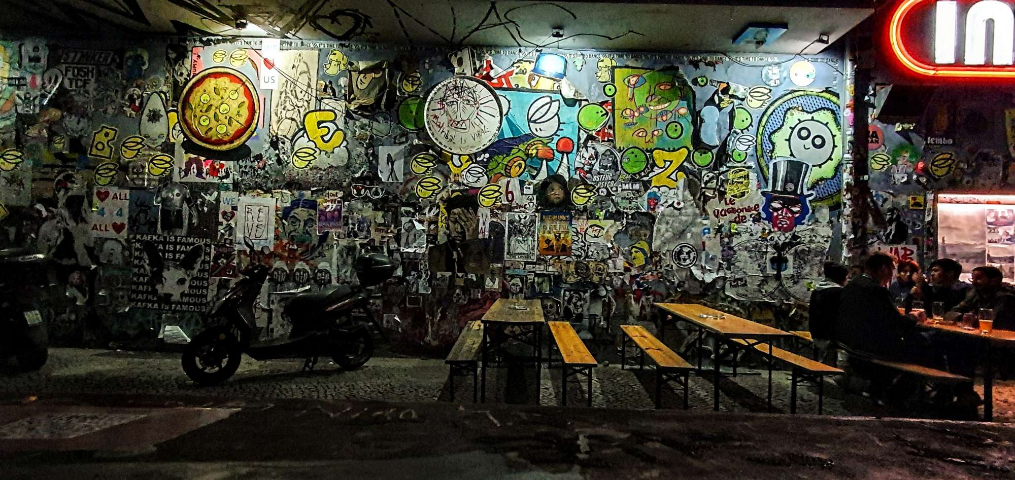 
								Street-art graffiti fresque 
								 
									108 Boxhagener Stra&szlig;e
									10245
									Berlin
									Germany 
									Pat Finder
								Street-Art-Safari.com
								