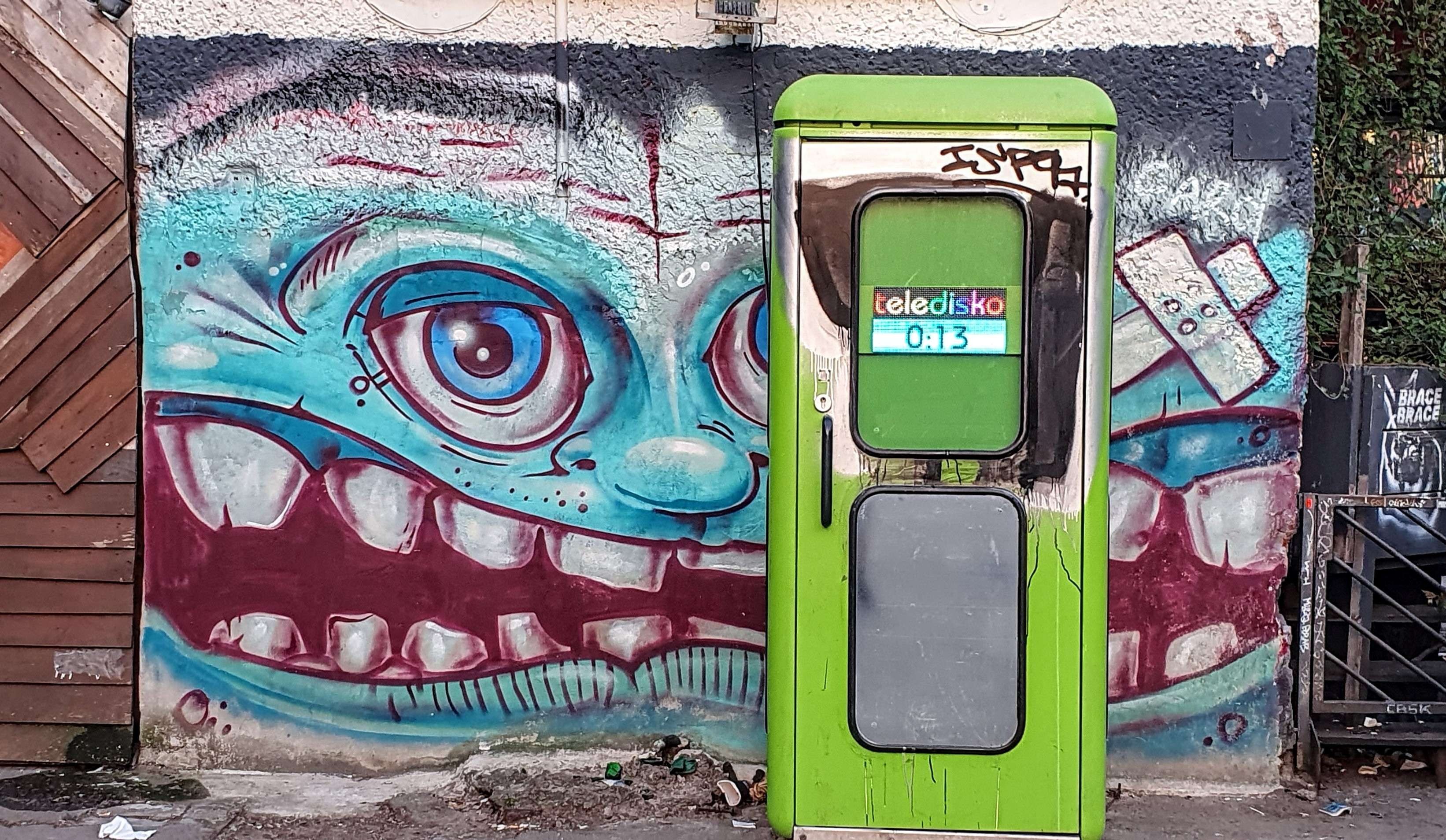 
								Street-art graffiti fresque 
								 
									RAW 99 Revaler Stra&szlig;e
									10245
									Berlin
									Germany 
									Pat Finder
								Street-Art-Safari.com
								