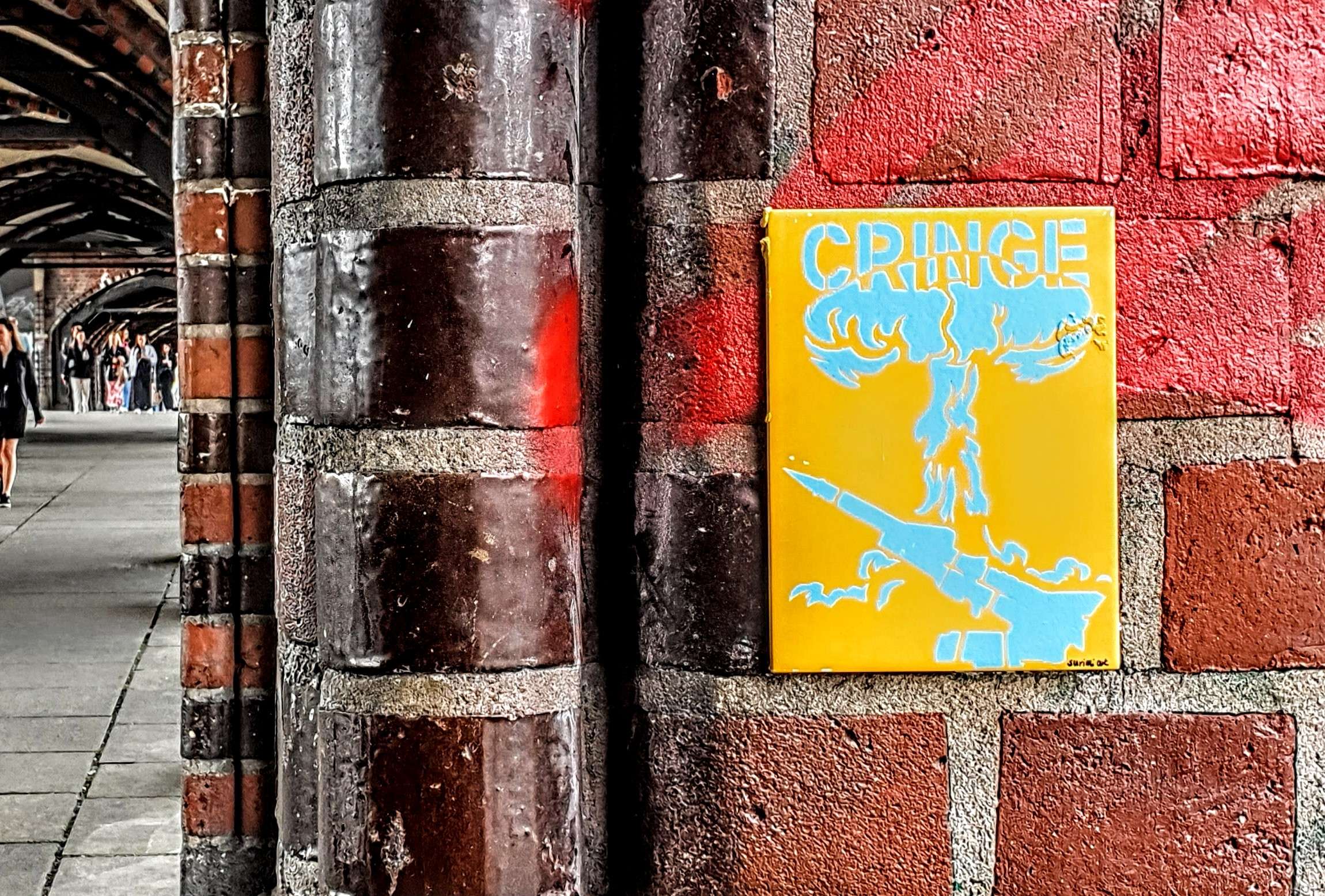 
								Street-art graffiti fresque 
								 
									Oberbaumbr&uuml;cke
									10243
									Berlin
									Germany 
									Pat Finder
								Street-Art-Safari.com
								