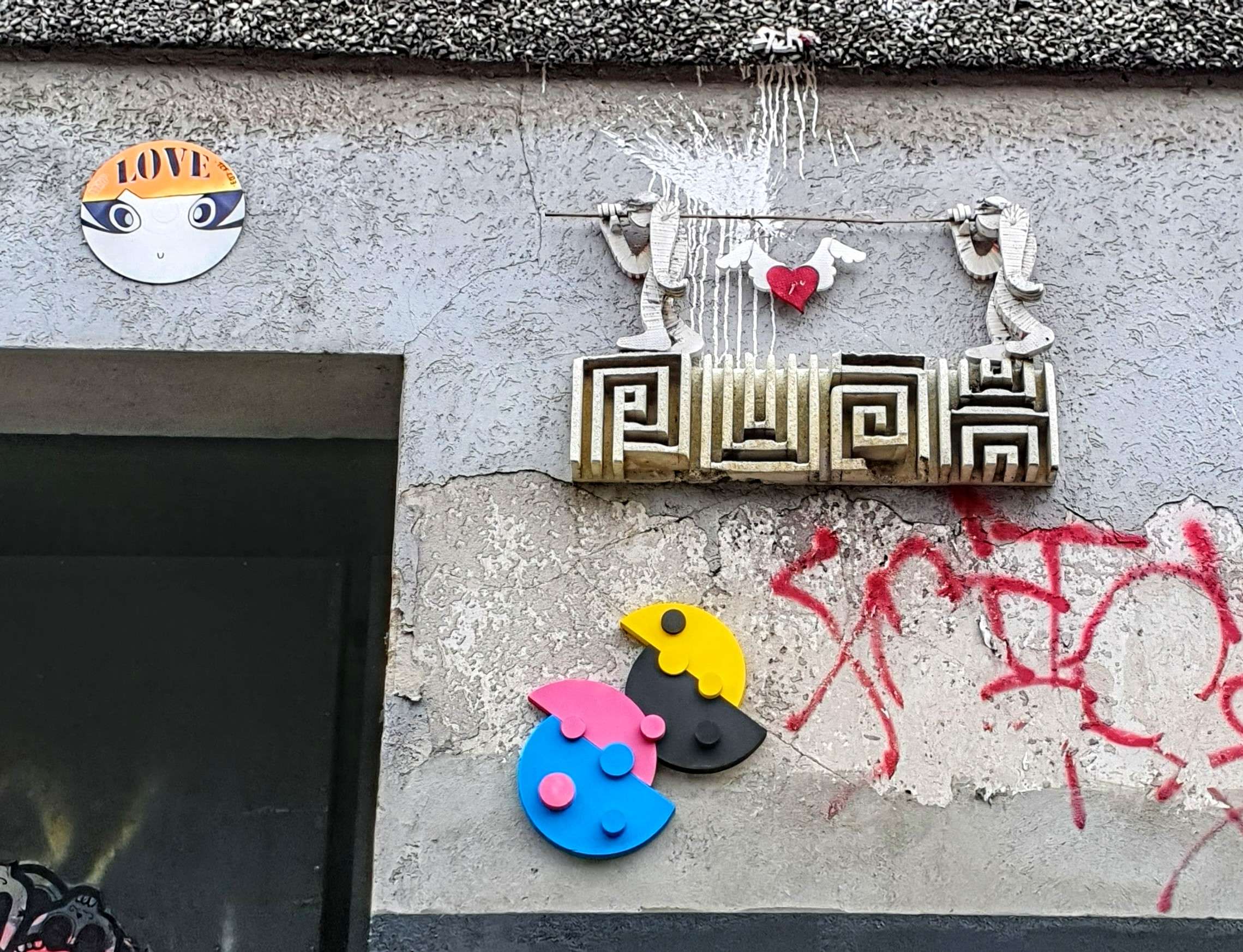 
								Street-art graffiti fresque 
								CMYK dots 
									48 Falckensteinstra&szlig;e
									10997
									Berlin
									Germany 
									Pat Finder
								Street-Art-Safari.com
								