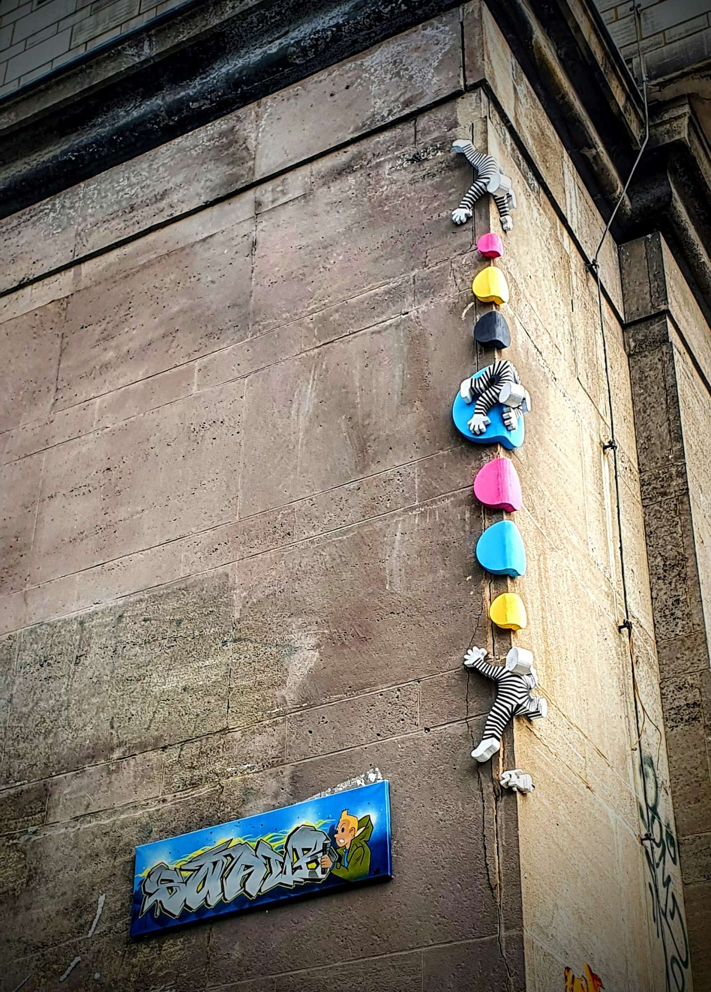 
								Street-art graffiti fresque 
								CMYK dots 
									3 Frankfurter Tor
									10243
									Berlin
									Germany 
									Pat Finder
								Street-Art-Safari.com
								