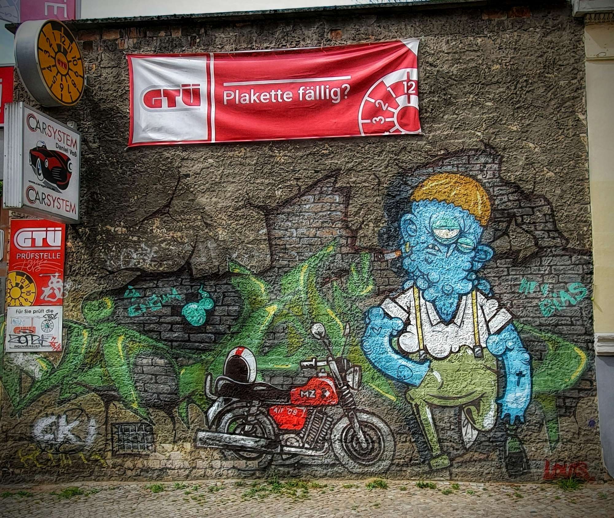 
								Street-art graffiti fresque 
								 
									27 Colbestra&szlig;e
									10247
									Berlin
									Germany 
									Pat Finder
								Street-Art-Safari.com
								