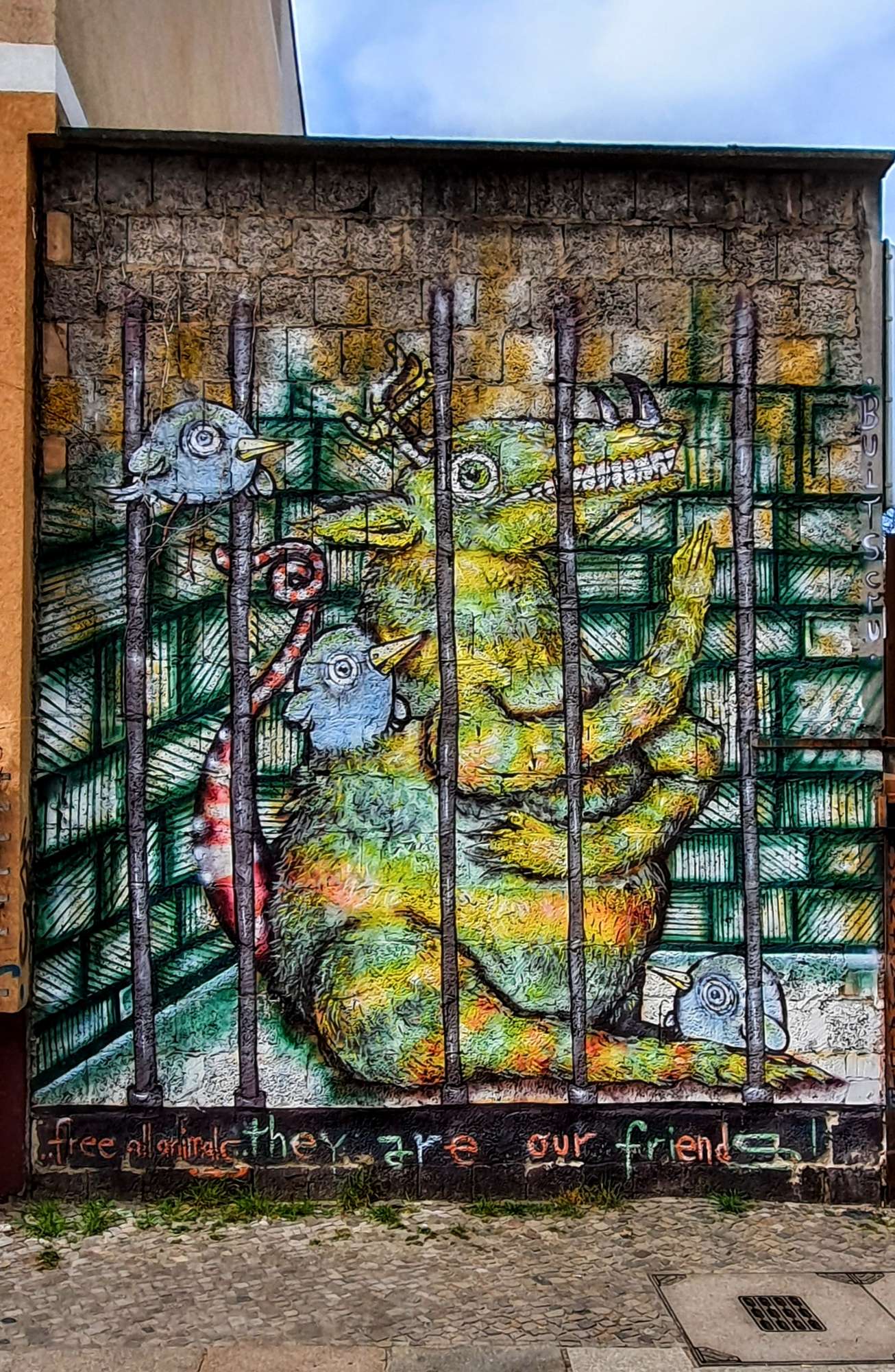 
								Street-art graffiti fresque 
								 
									27 Colbestra&szlig;e
									10247
									Berlin
									Germany 
									Pat Finder
								Street-Art-Safari.com
								