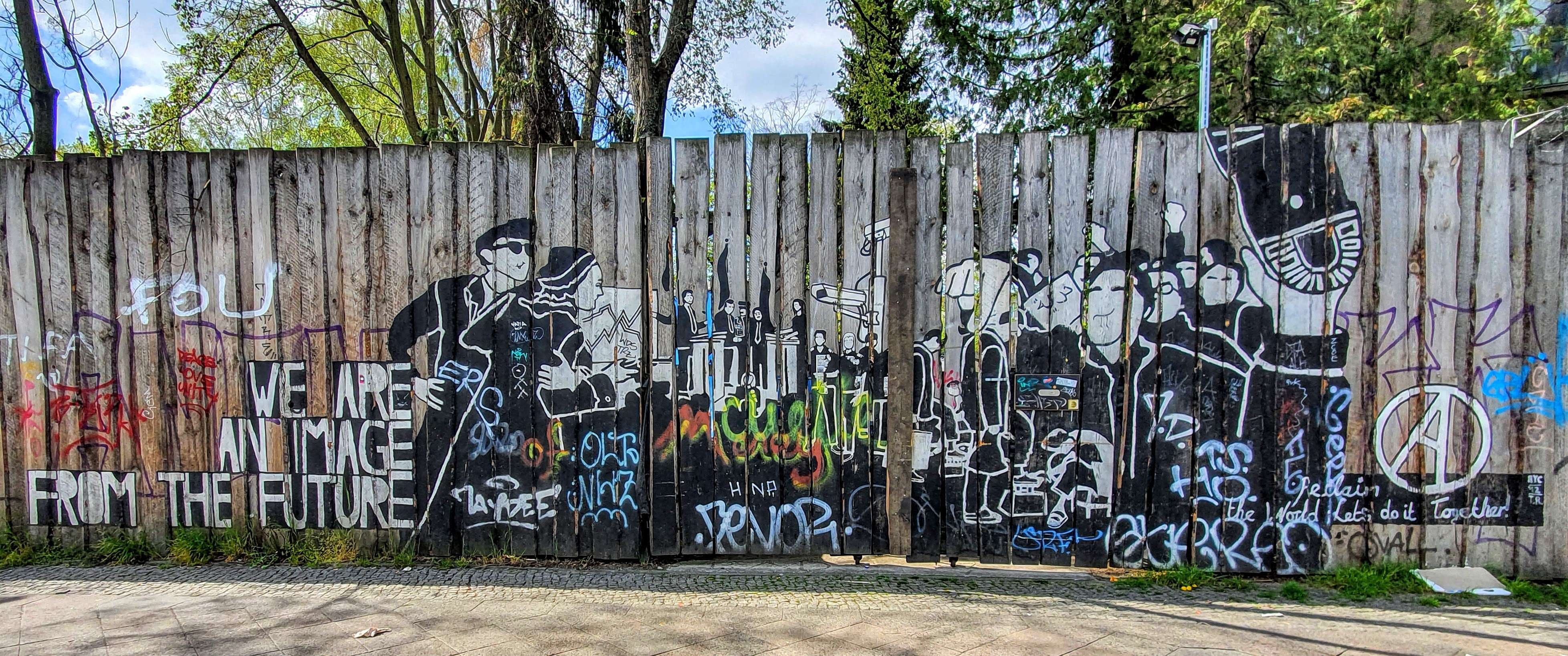 
								Street-art graffiti fresque 
								 
									24c Markgrafendamm
									10245
									Berlin
									Germany 
									Pat Finder
								Street-Art-Safari.com
								