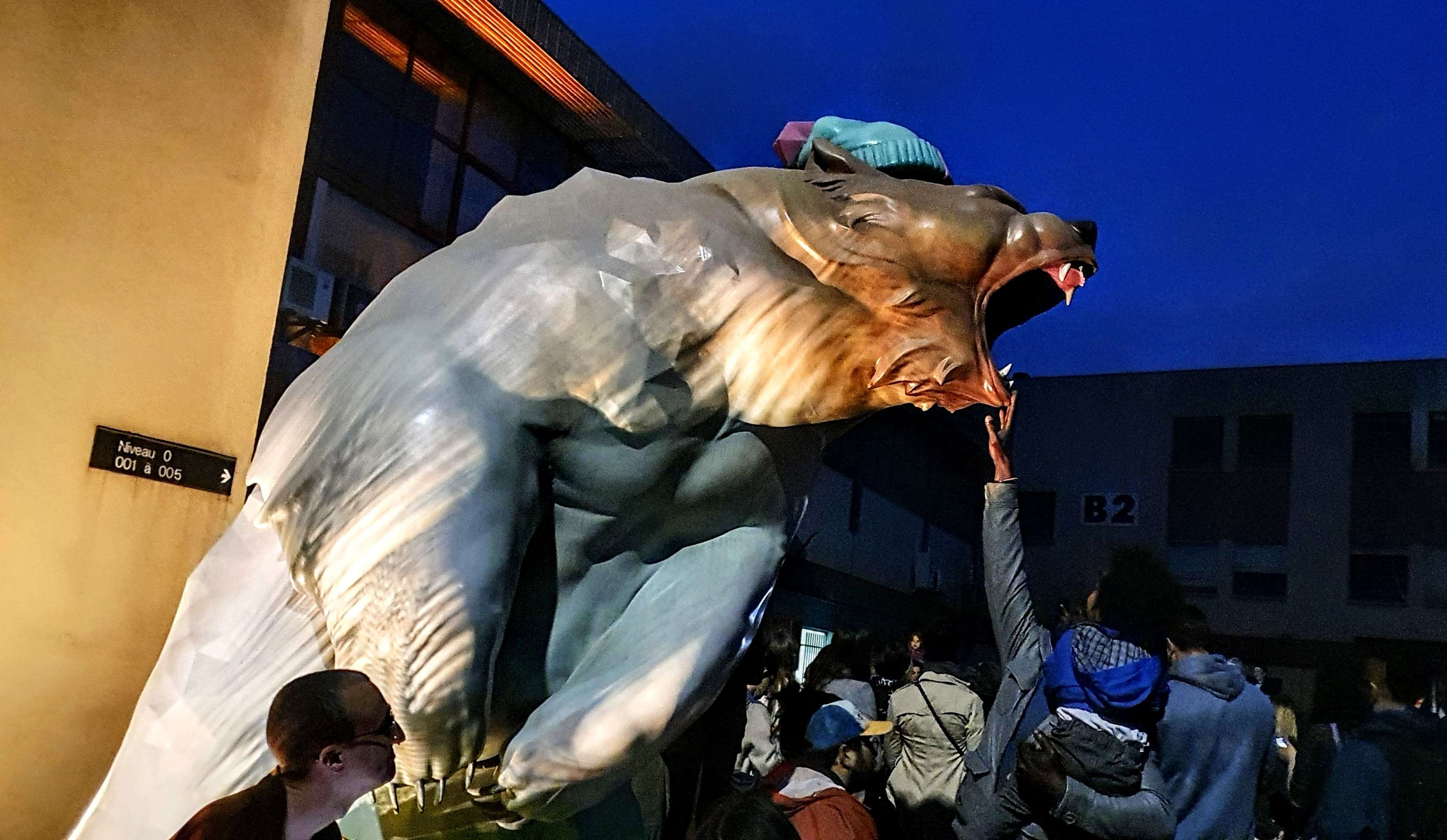 
								Street-art graffiti fresque 
								Blast 
									53 a Rue Saint-Pierre de Vaise
									69009
									Lyon
									France 
									Pat Finder
								Street-Art-Safari.com
								