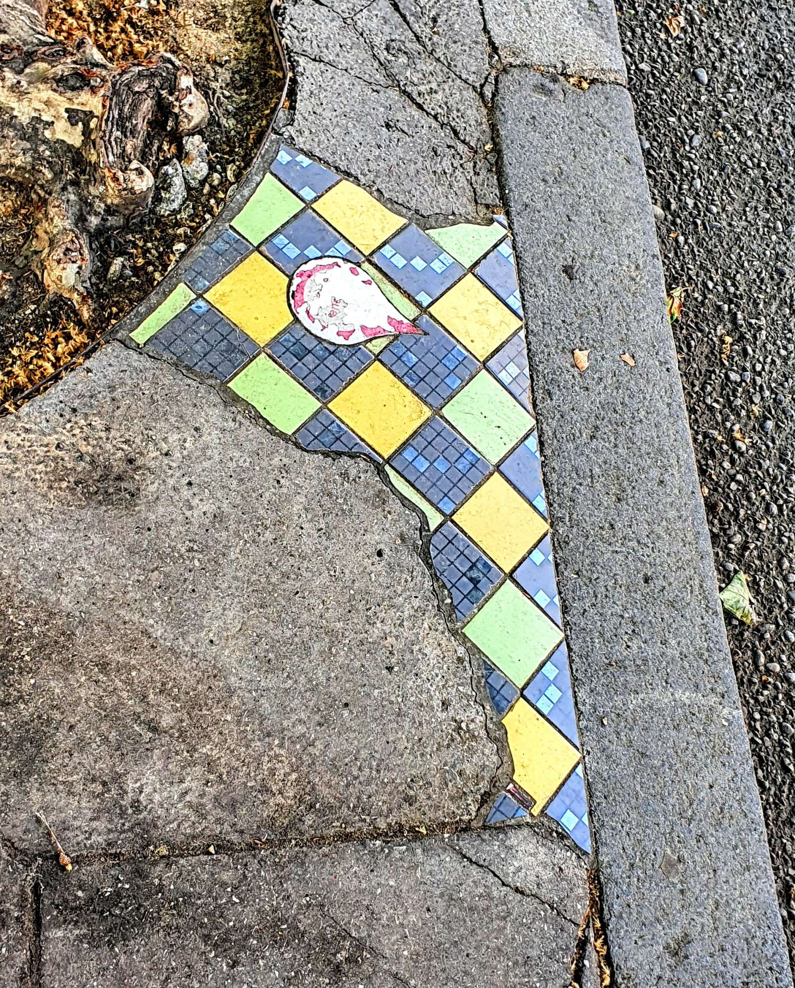 
								Street-art graffiti fresque 
								Ememem 
									19bis Quai Victor Augagneur
									69003
									Lyon
									France 
									Pat Finder
								Street-Art-Safari.com
								