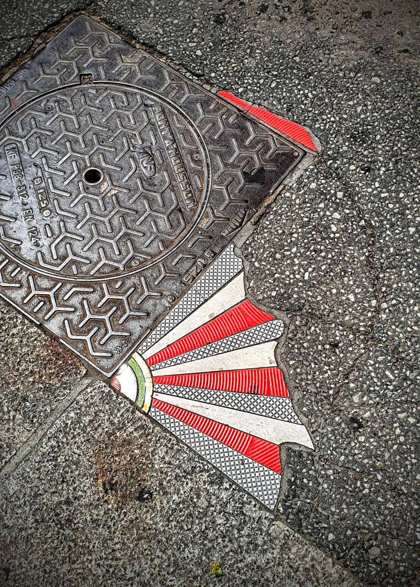 
								Street-art graffiti fresque 
								Ememem 
									2 Rue Jacques-Louis H&eacute;non
									69004
									Lyon
									France 
									Pat Finder
								Street-Art-Safari.com
								