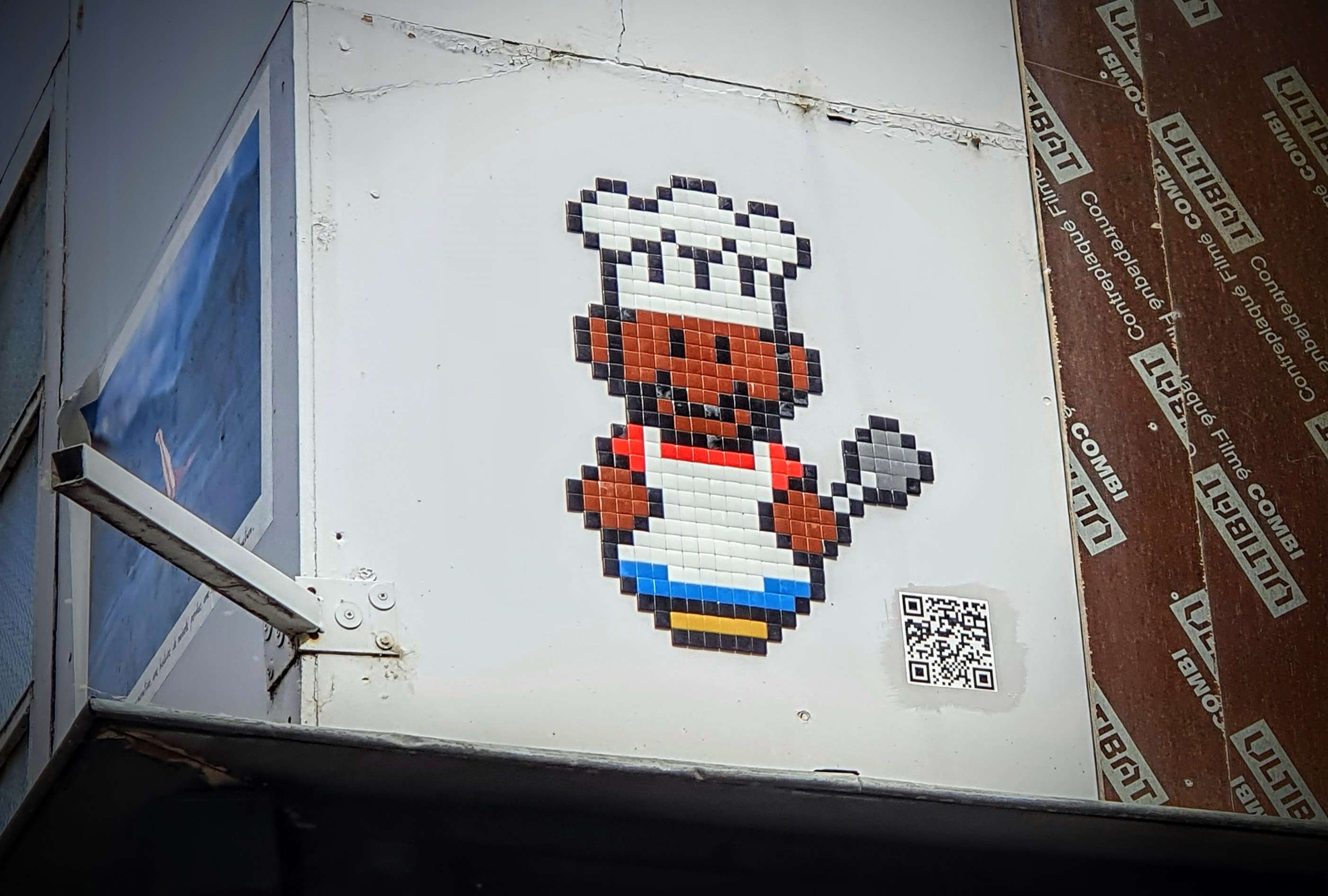 
								Street-art graffiti fresque 
								In The Woup 
									14 Rue d'Alg&eacute;rie
									69001
									Lyon
									France 
									Pat Finder
								Street-Art-Safari.com
								