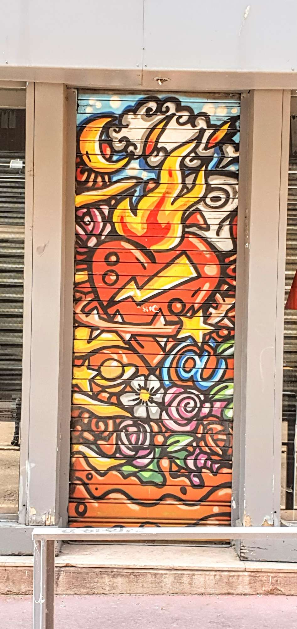 
								Street-art graffiti fresque 
								 
									21 Rue Pierre B&eacute;rard
									42000
									Saint-&Eacute;tienne
									France 
									Pat Finder
								Street-Art-Safari.com
								