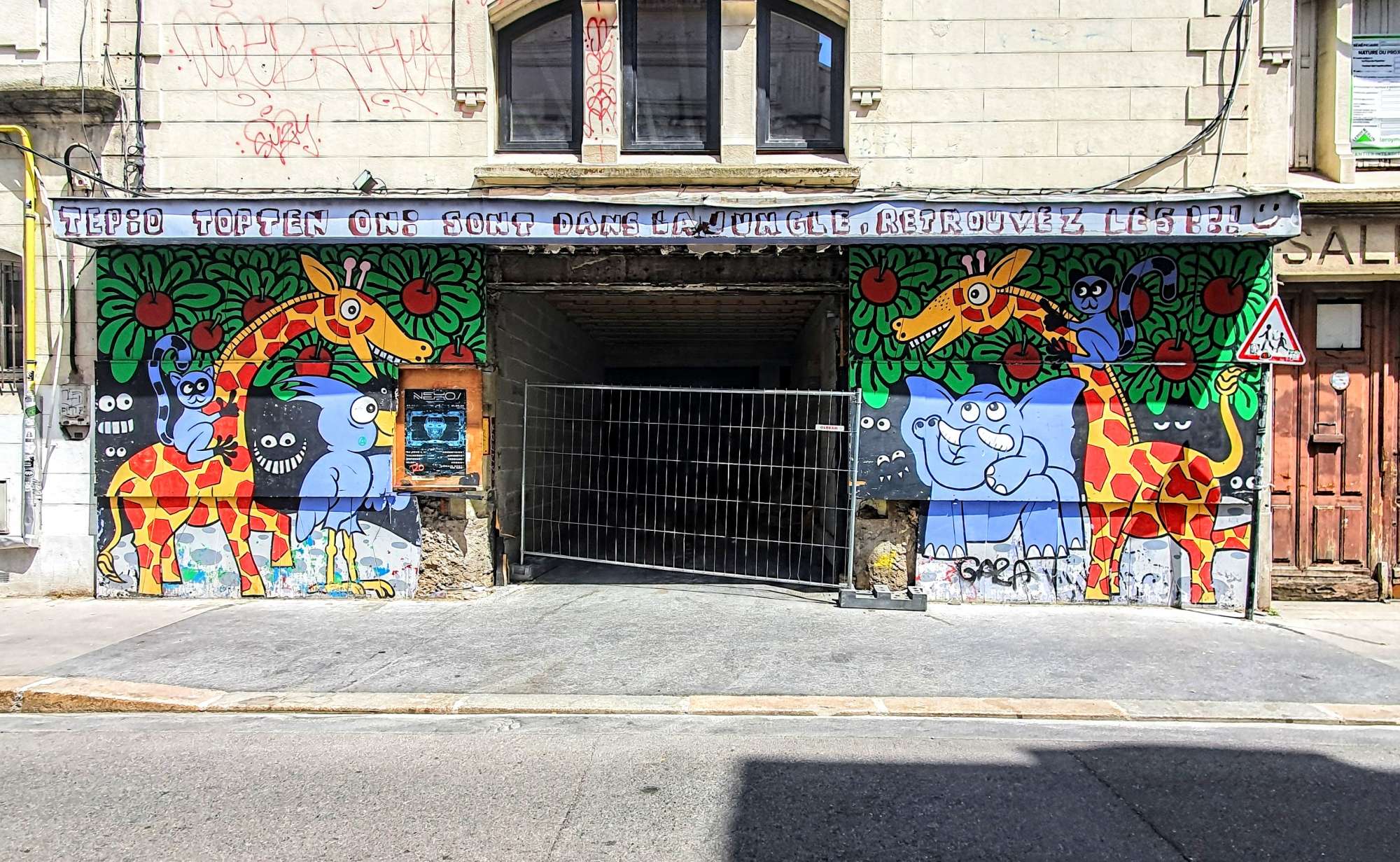 
								Street-art graffiti fresque 
								 
									10 Rue du Jeu de l'Arc
									42000
									Saint-&Eacute;tienne
									France 
									Pat Finder
								Street-Art-Safari.com
								