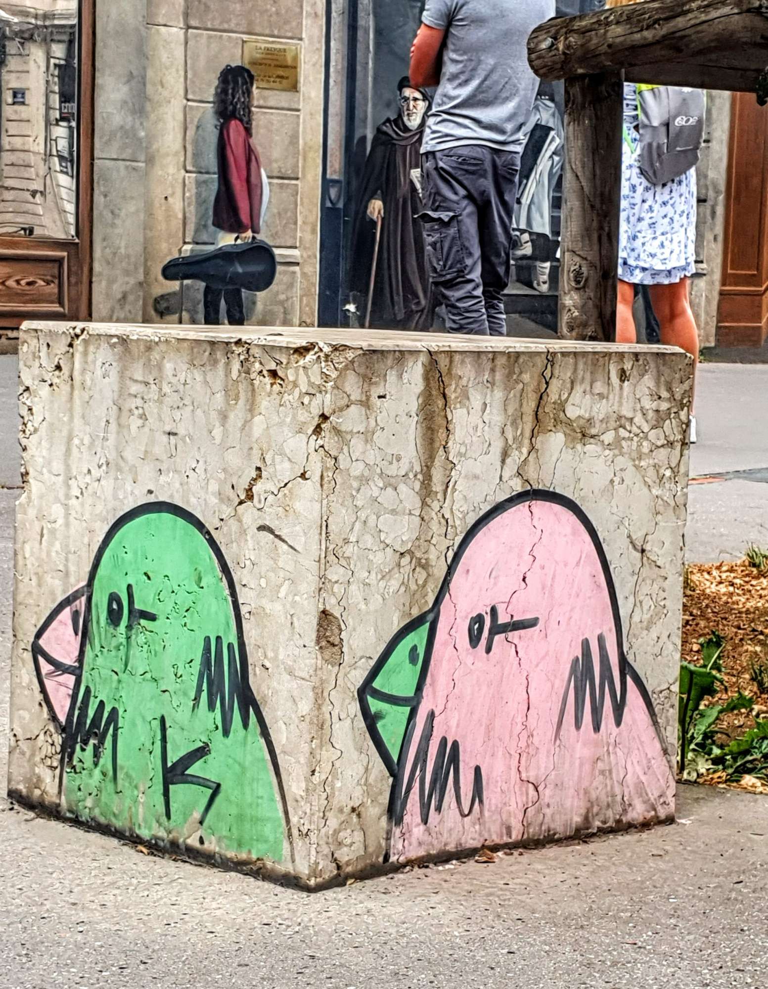 
								Street-art graffiti fresque 
								Ka&iuml;ros, Kairos 
									1 Place Saint-Vincent
									69001
									Lyon
									France 
									Pat Finder
								Street-Art-Safari.com
								