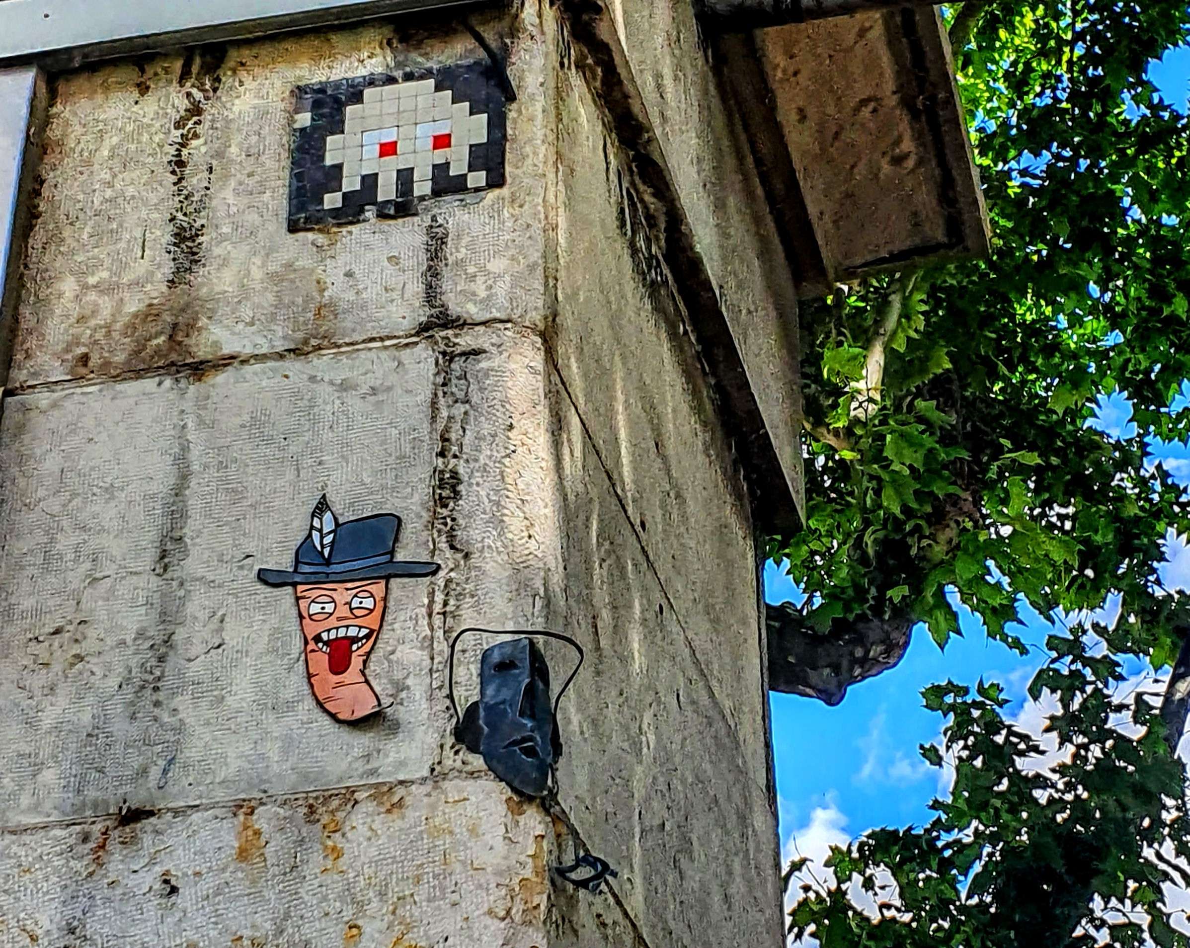 
								Street-art graffiti fresque 
								Invader, La grosse Rotka 
									
									69001
									Lyon
									France 
									Pat Finder
								Street-Art-Safari.com
								