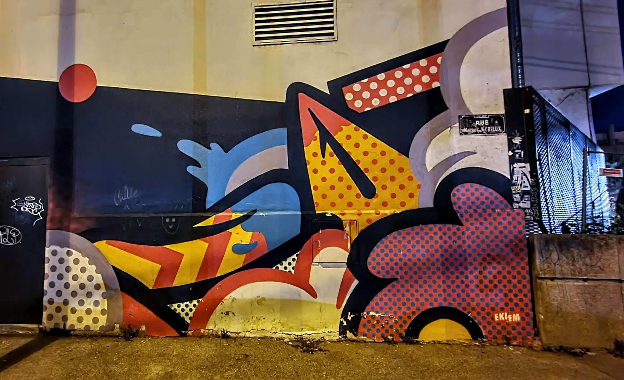 
								Street-art graffiti fresque 
								Ekiem 
									310 Avenue Jean Jaur&egrave;s
									69007
									Lyon
									France 
									Pat Finder
								Street-Art-Safari.com
								