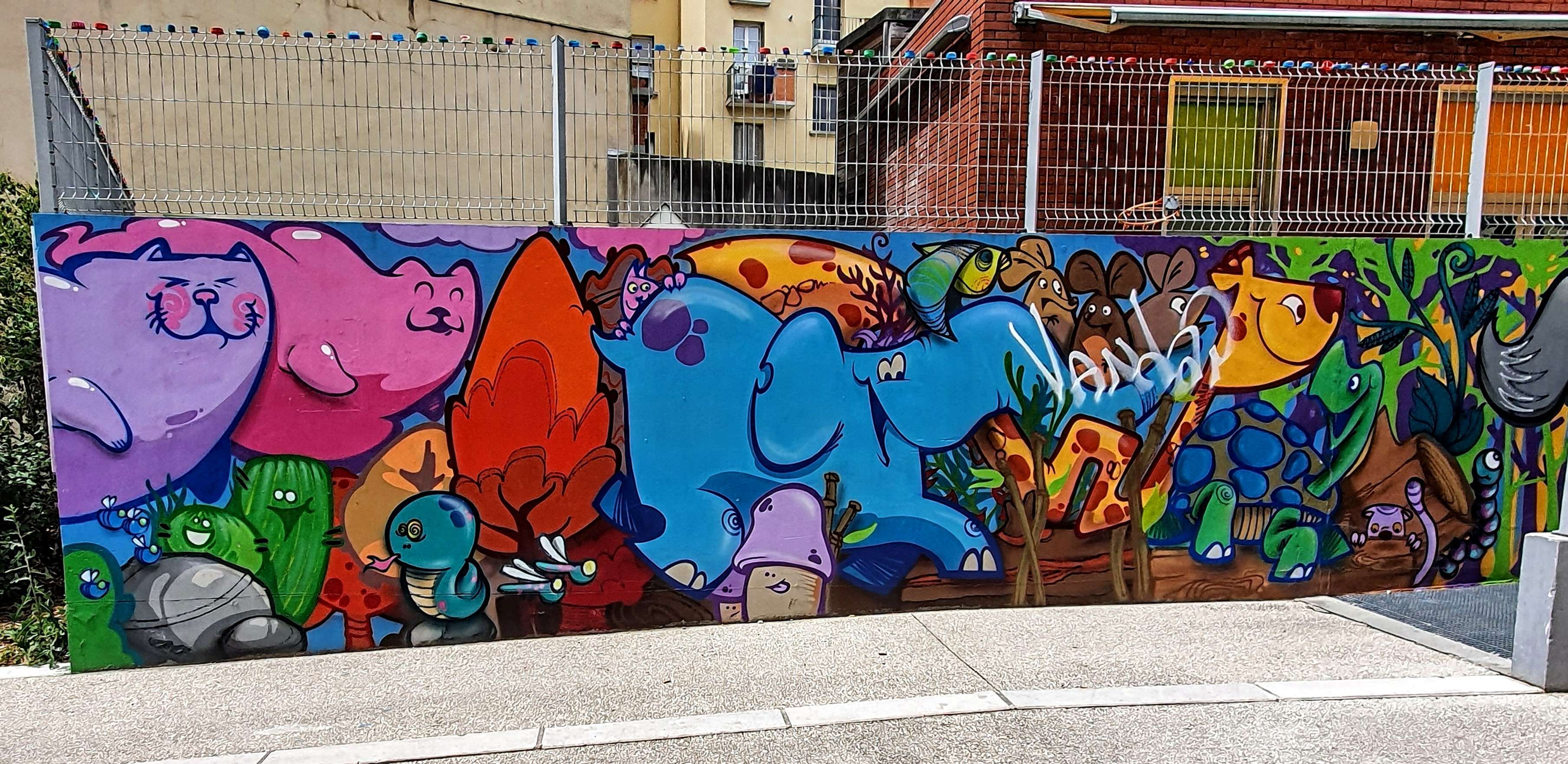 
								Street-art graffiti fresque 
								 
									20bis Rue Charrel
									38000
									Grenoble
									France 
									Pat Finder
								Street-Art-Safari.com
								