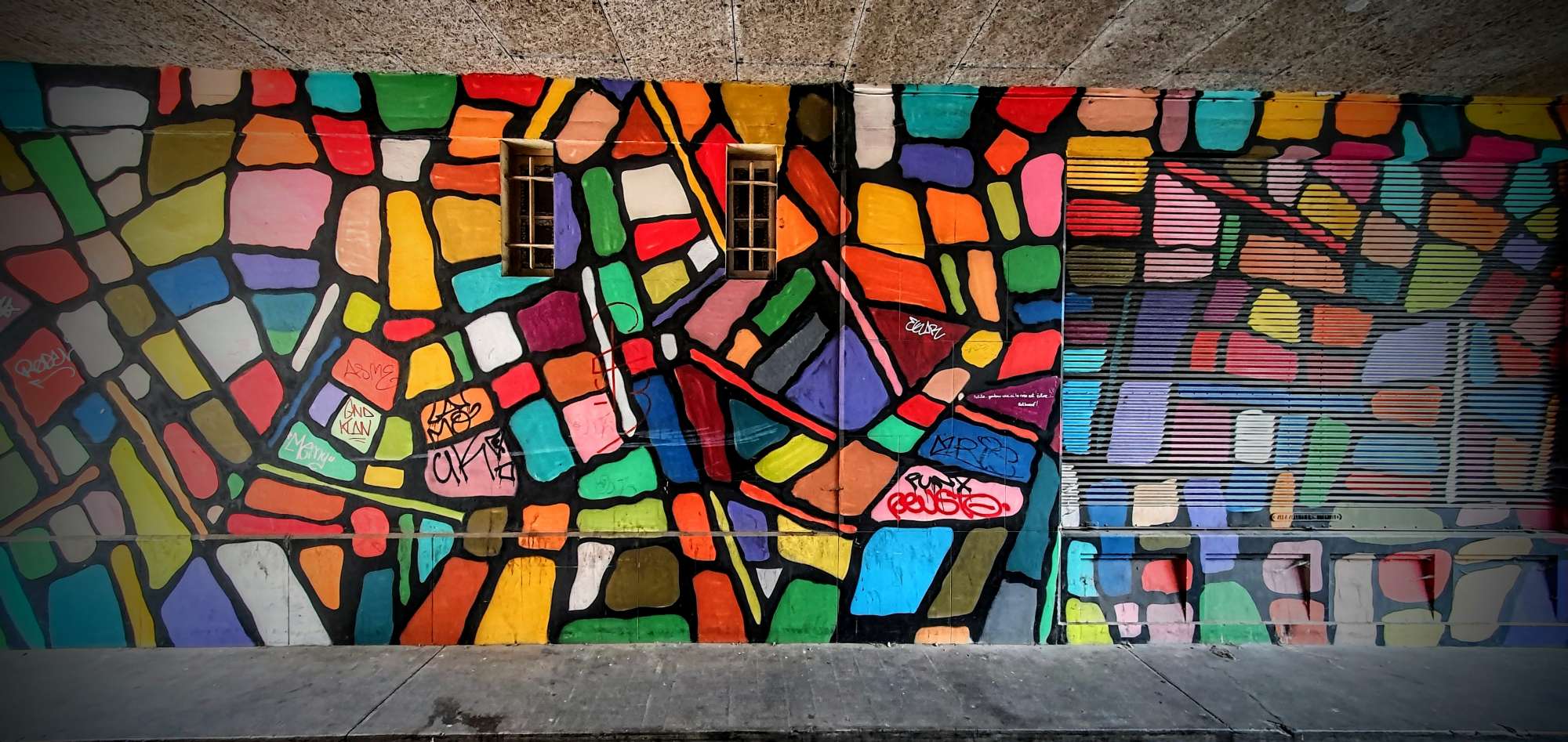 
								Street-art graffiti fresque 
								 
									19 Rue Charrel
									38000
									Grenoble
									France 
									Pat Finder
								Street-Art-Safari.com
								