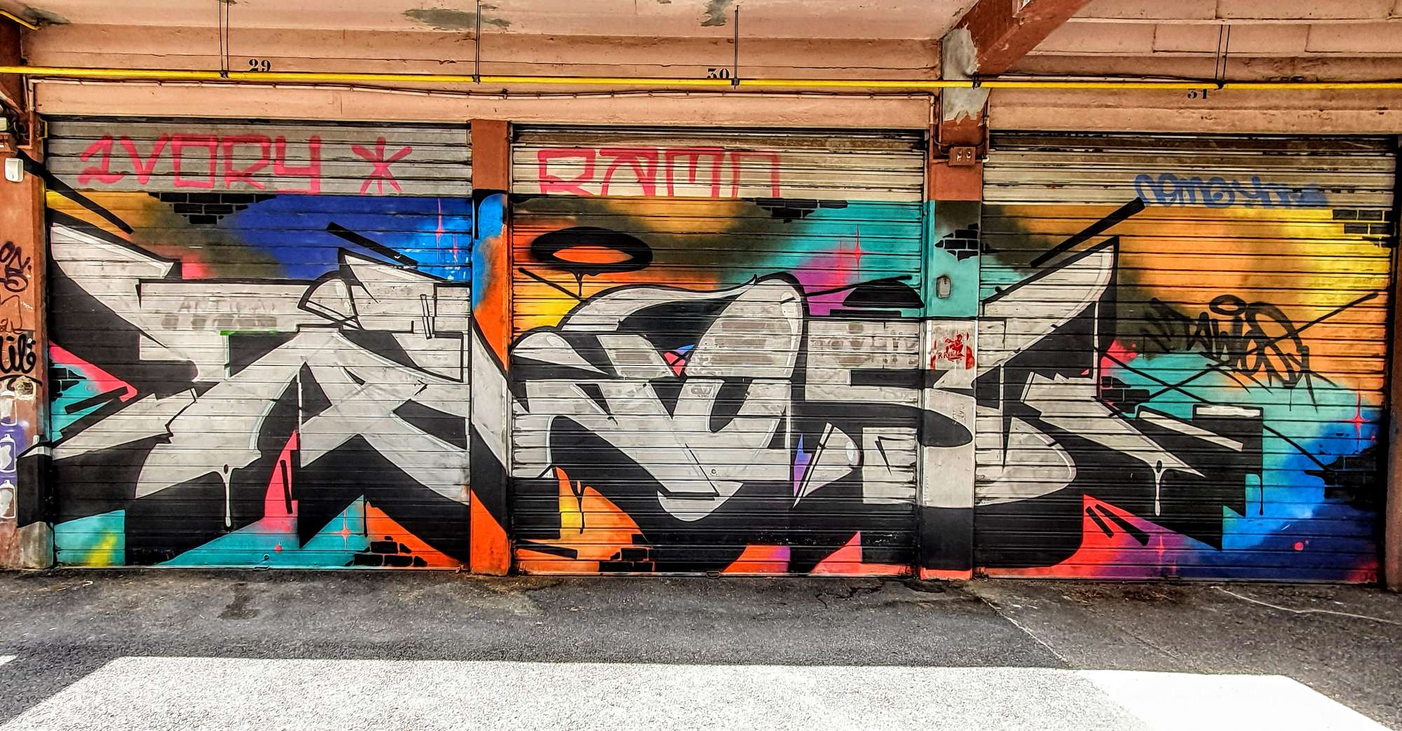 
								Street-art graffiti fresque 
								Tawos 
									6 Rue du Docteur Hermite
									38000
									Grenoble
									France 
									Pat Finder
								Street-Art-Safari.com
								