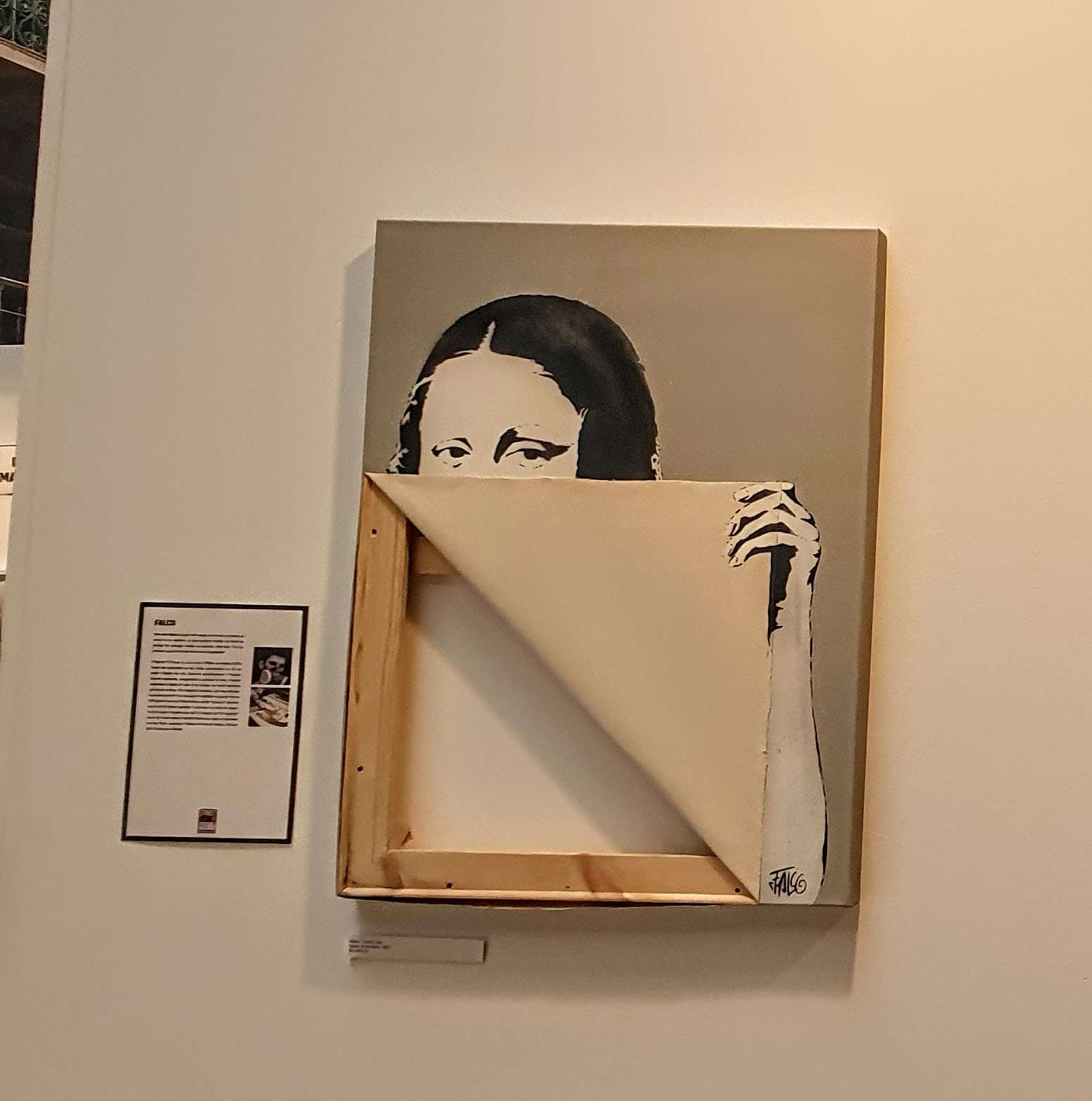 
								Street-art graffiti fresque 
								Falco 
									3 Rue Dominique Villars
									38000
									Grenoble
									France 
									Pat Finder
								Street-Art-Safari.com
								