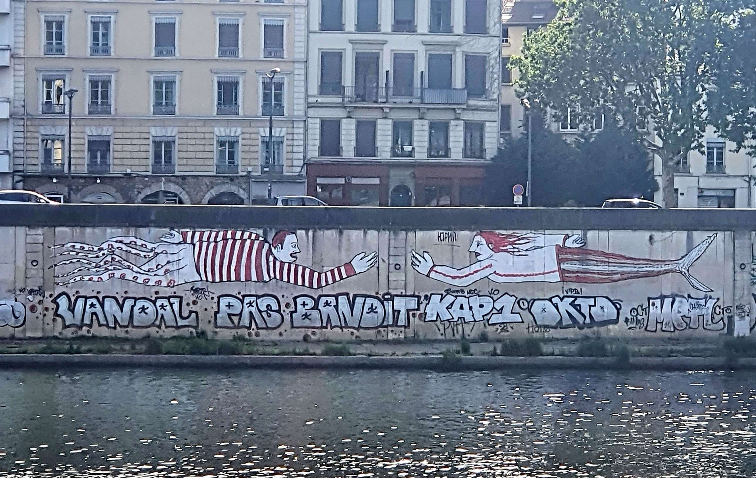 
								Street-art graffiti fresque 
								Yuri Hopnn 
									32 Quai Joseph Gillet
									69004
									Lyon
									France 
									Pat Finder
								Street-Art-Safari.com
								